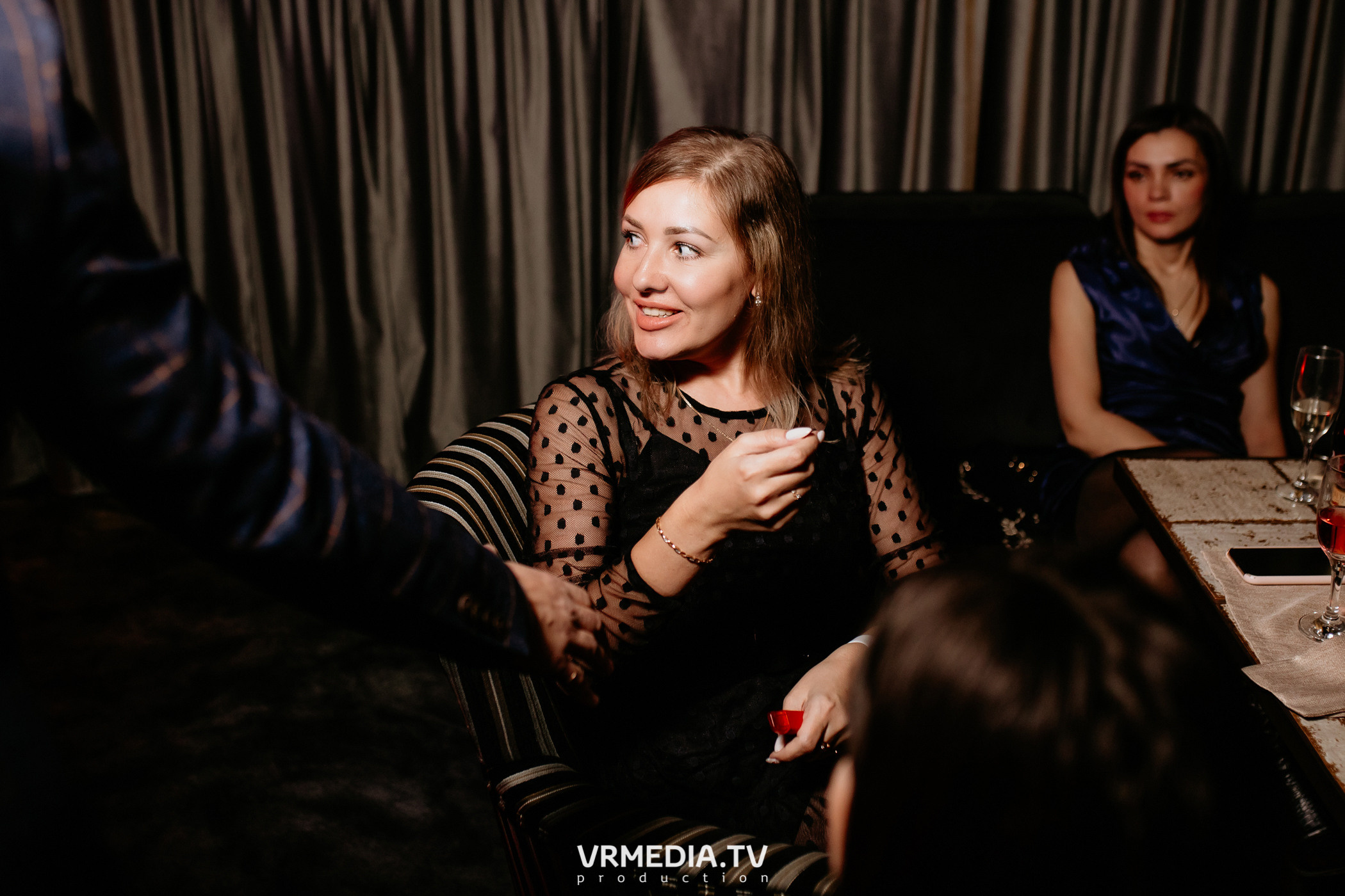 Международный женский день в караоке-баре «Volna»