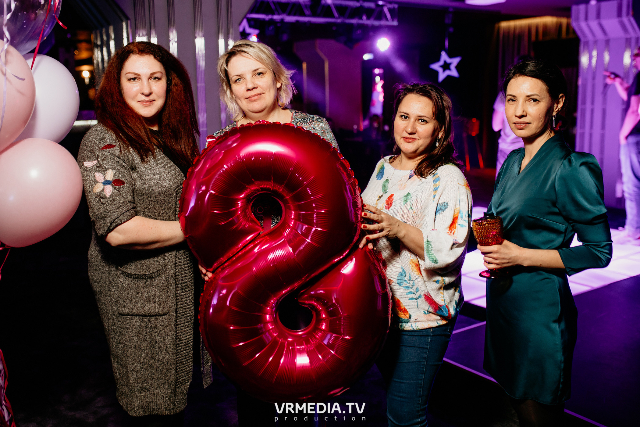 Международный женский день в караоке-баре «Volna»
