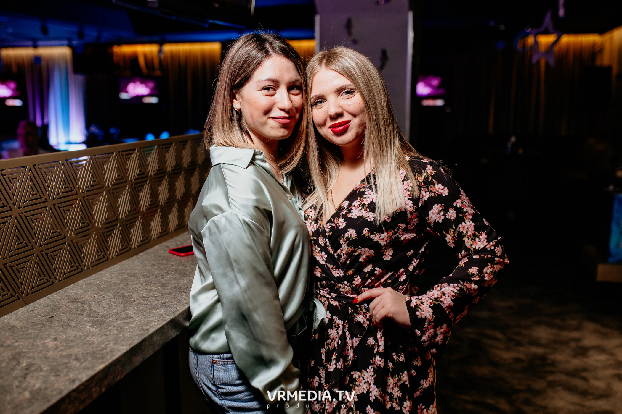 Международный женский день в караоке-баре «Volna»