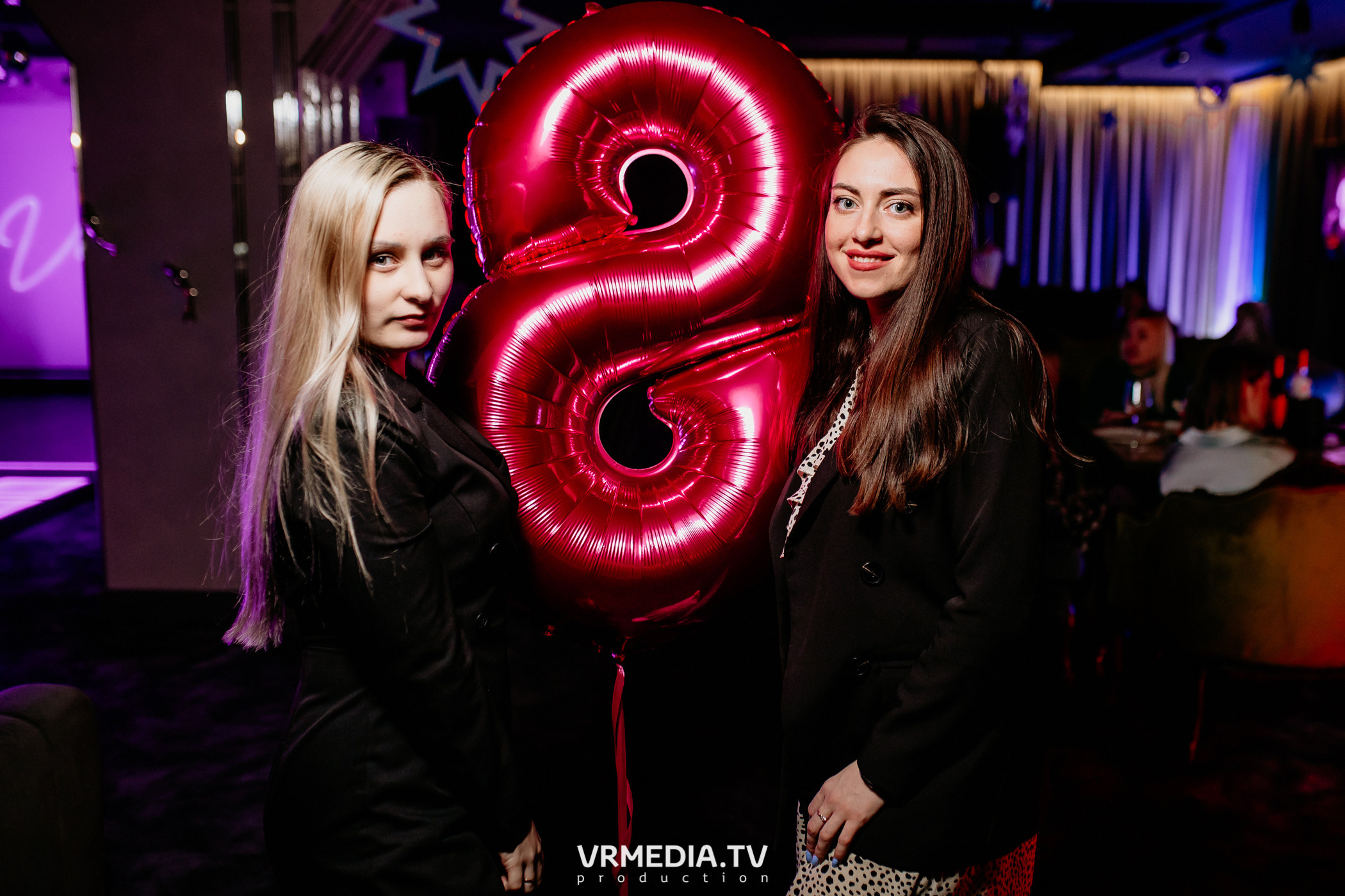 Международный женский день в караоке-баре «Volna»