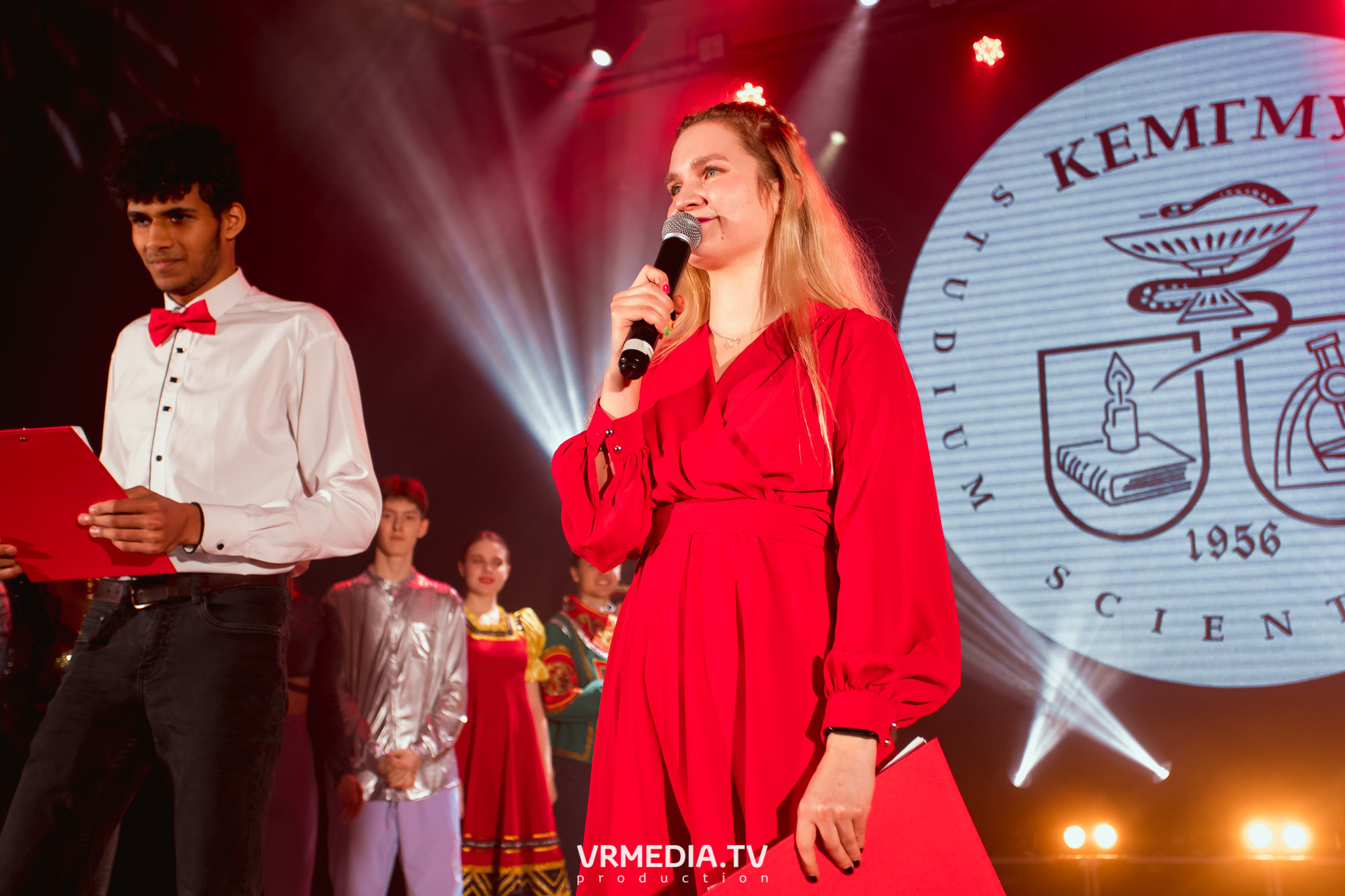 Гала-концерт фестиваля первокурсников «Давай Знакомиться» в КемГМУ