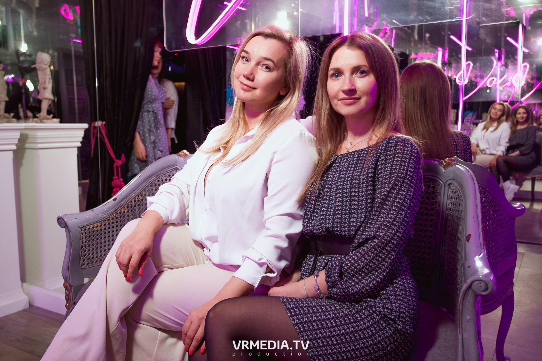 Международный женский день в караоке-баре «Volna»