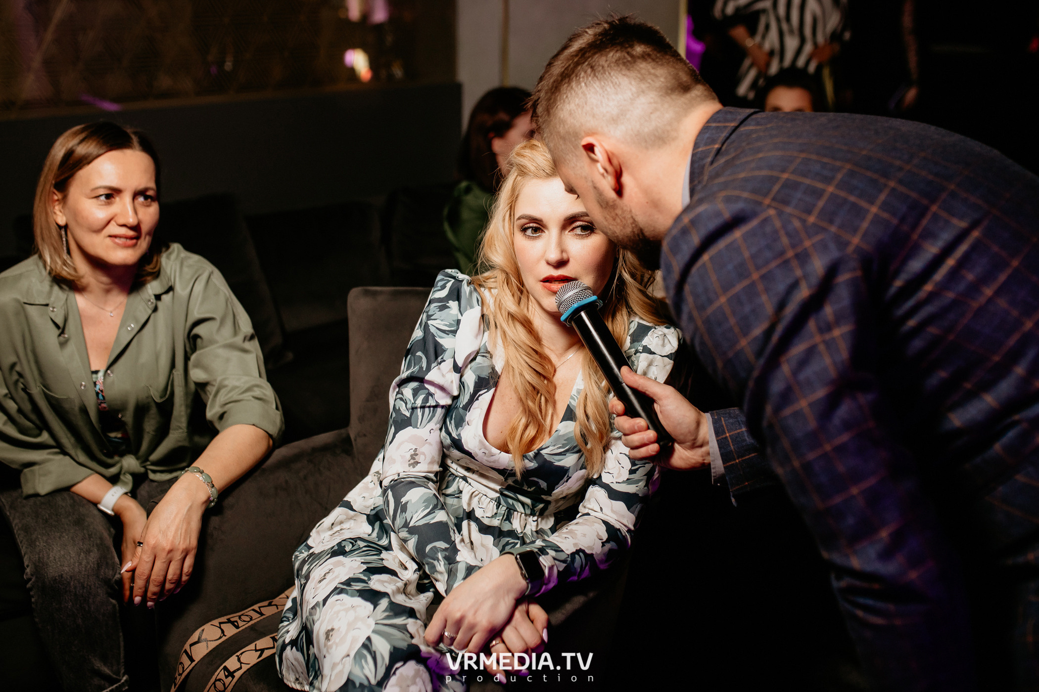 Международный женский день в караоке-баре «Volna»