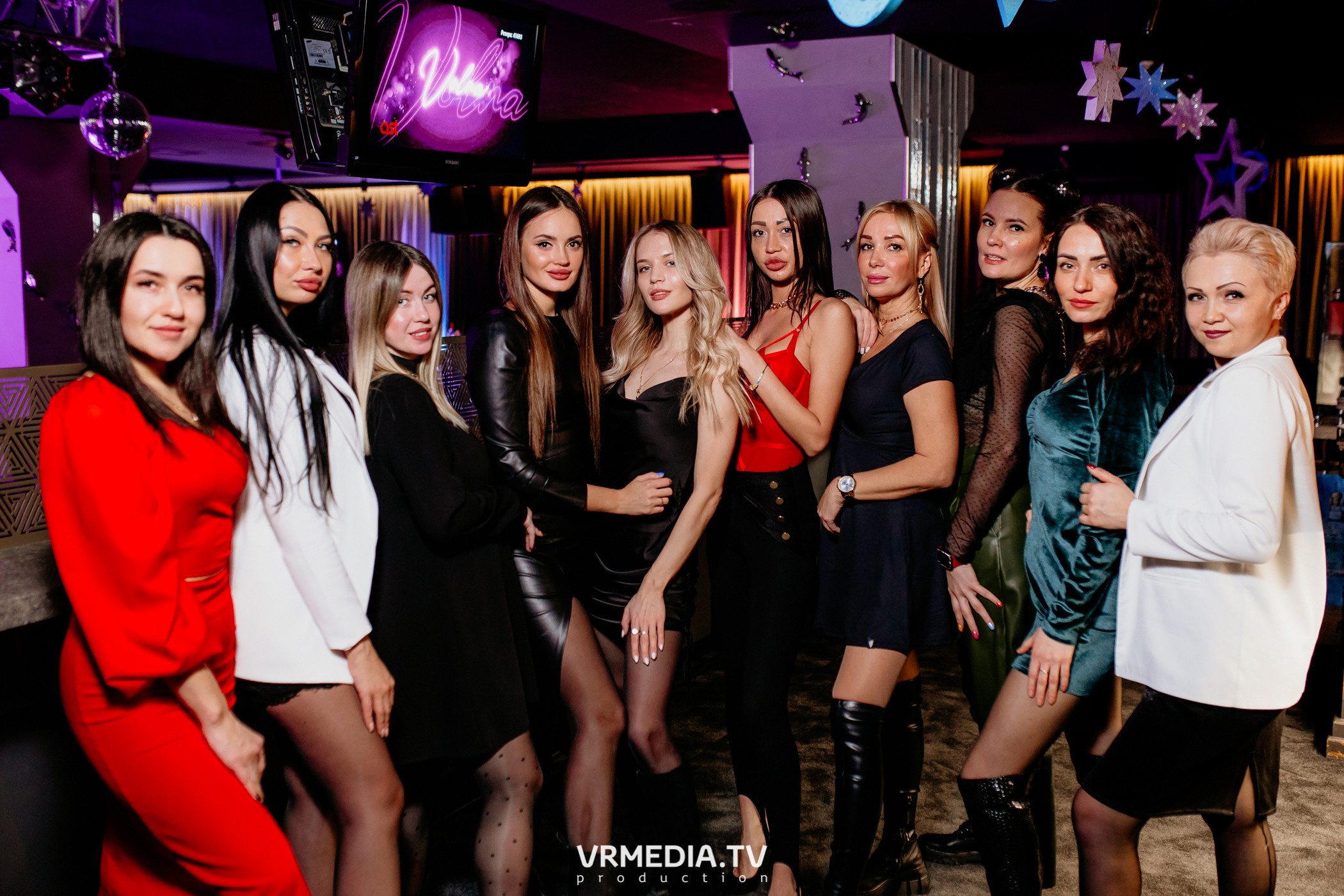 Международный женский день в караоке-баре «Volna»