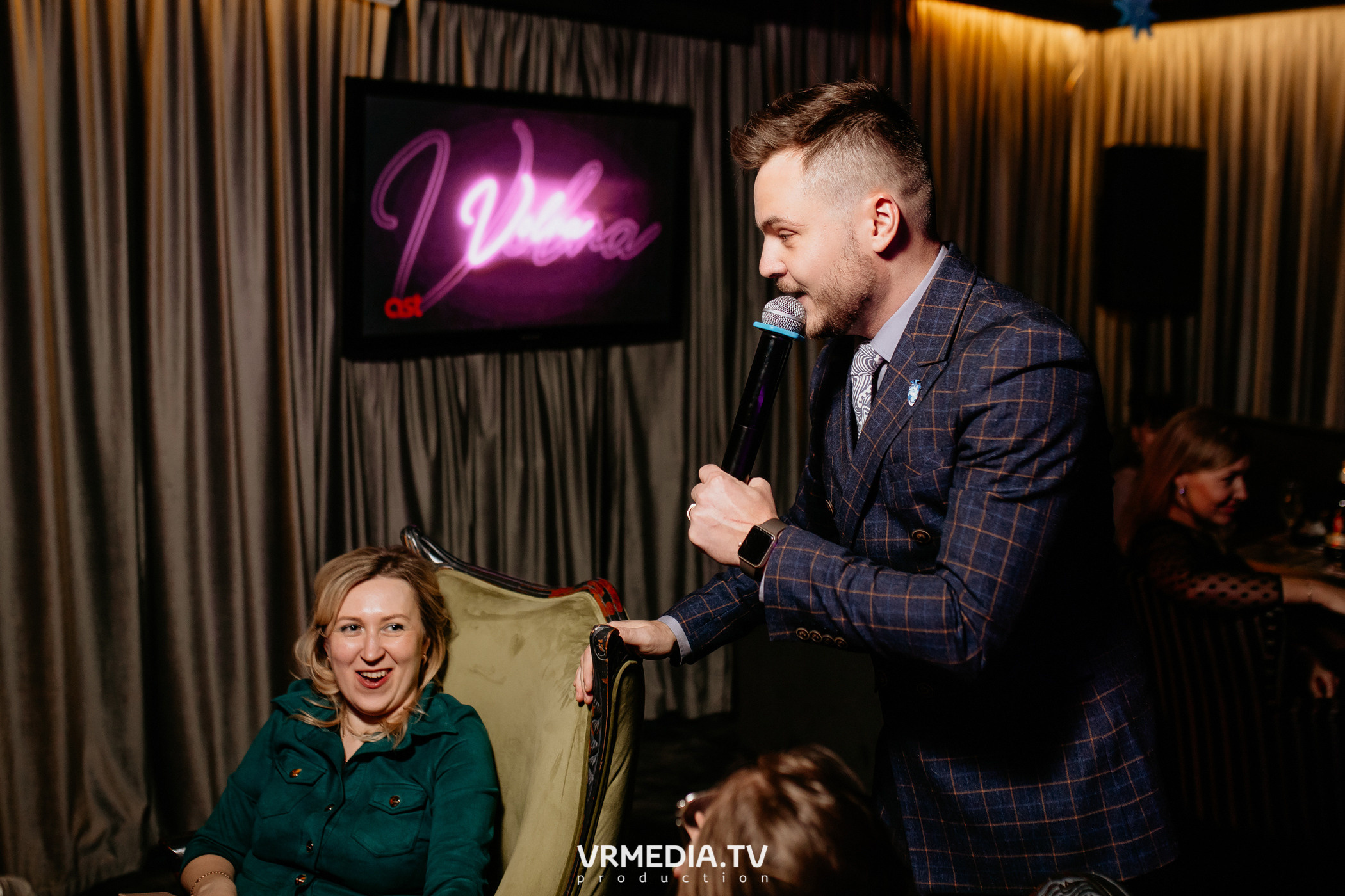 Международный женский день в караоке-баре «Volna»