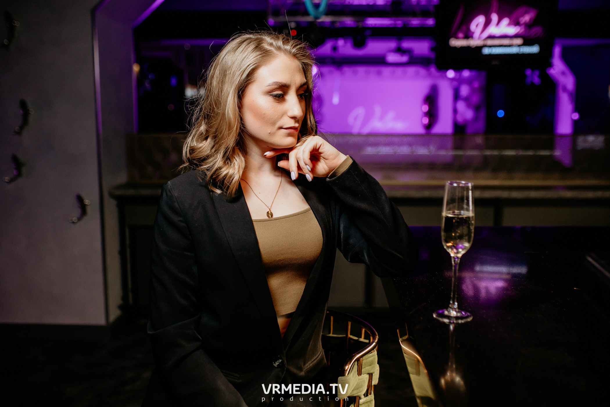 Международный женский день в караоке-баре «Volna»