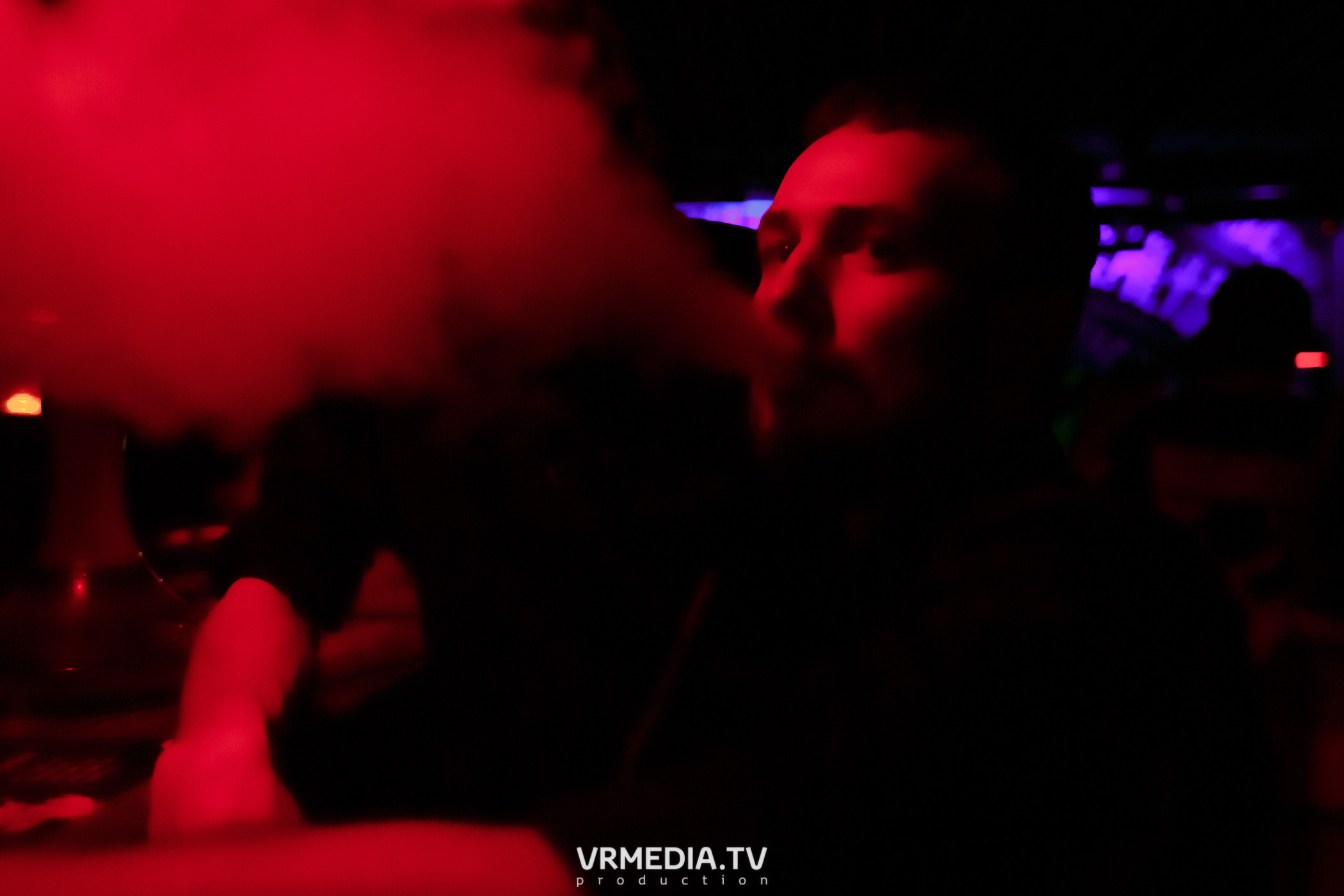 Выходные в баре «Глотай»