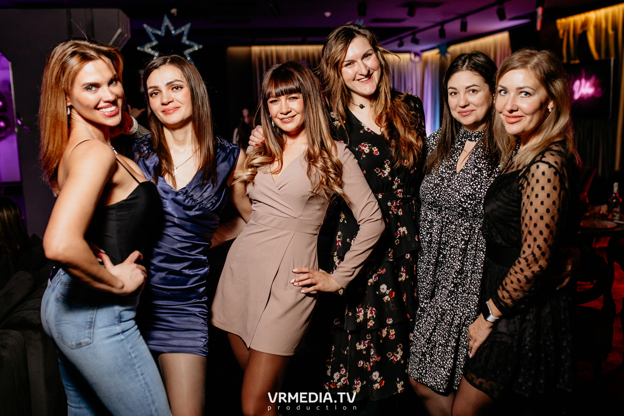 Международный женский день в караоке-баре «Volna»