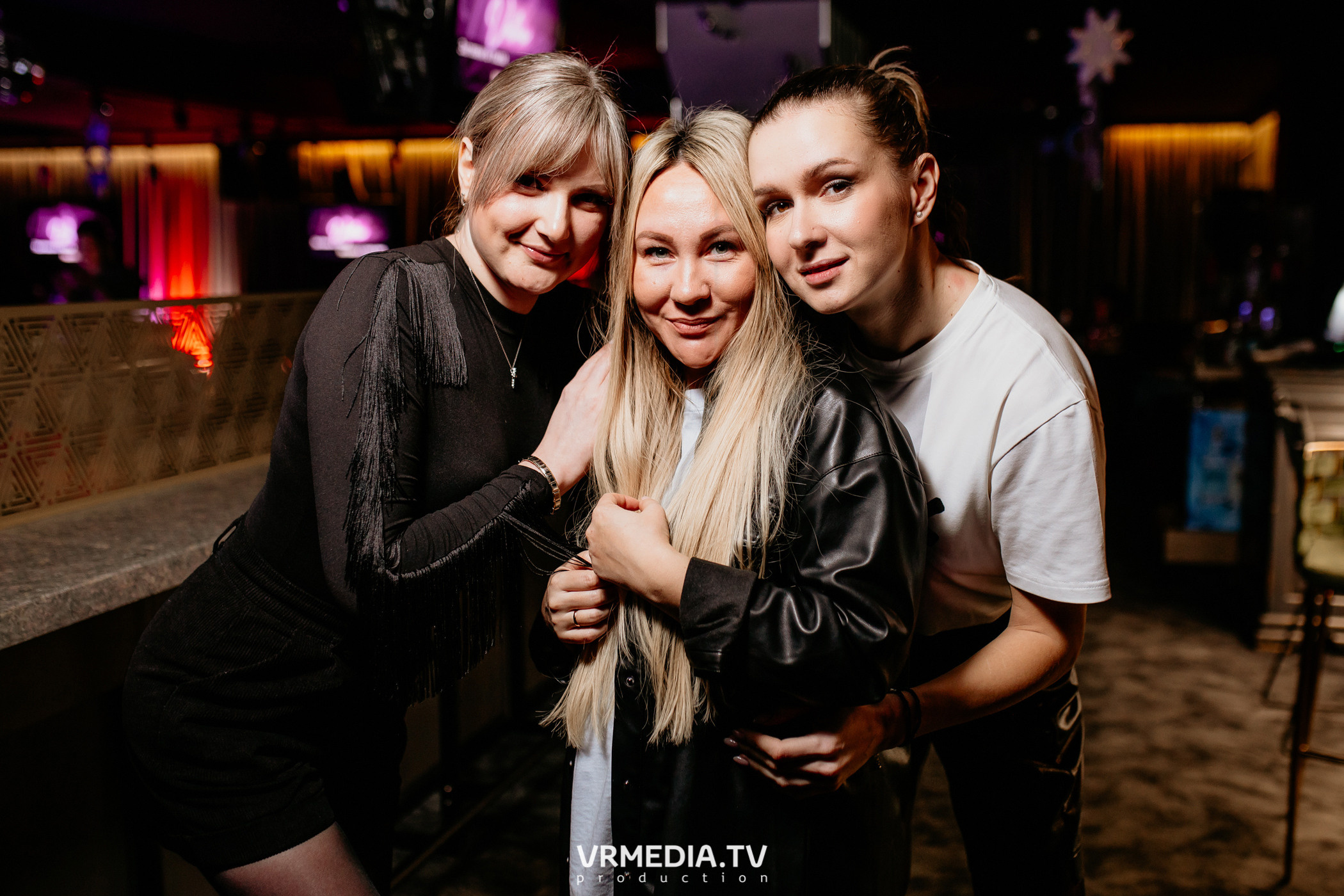 Международный женский день в караоке-баре «Volna»