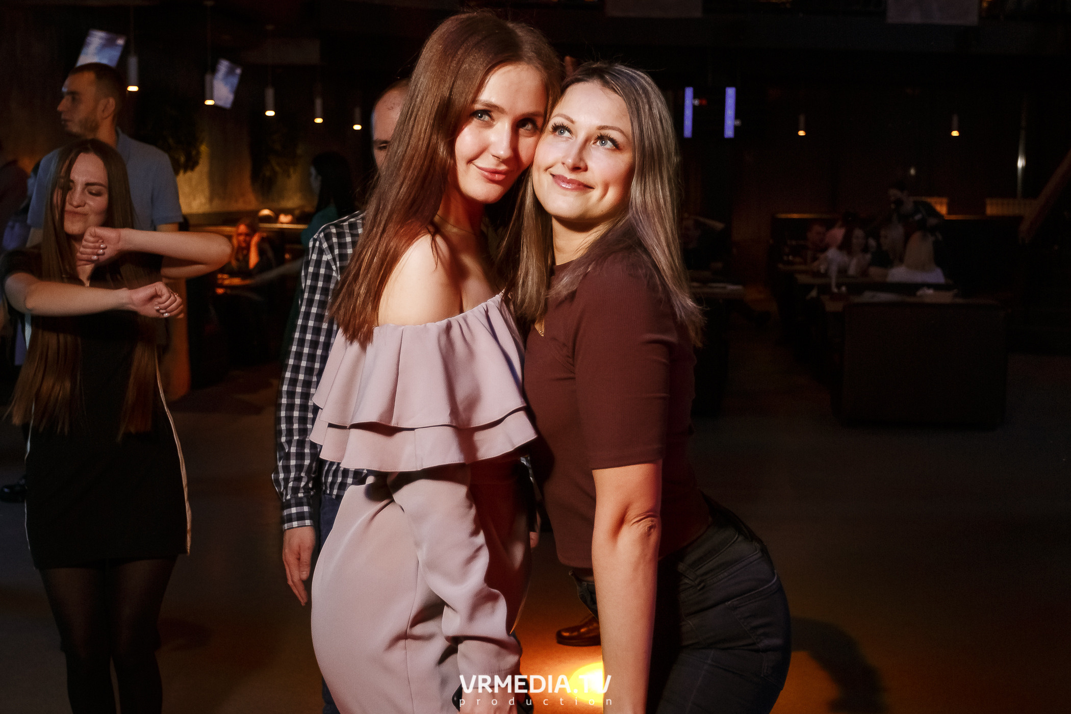 Выходные в баре «DOSKI»