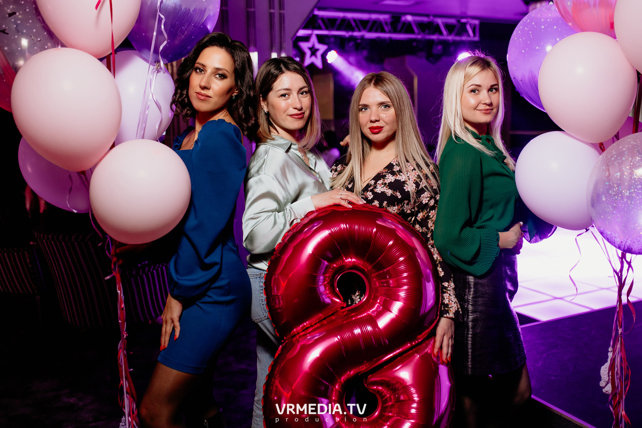 Международный женский день в караоке-баре «Volna»