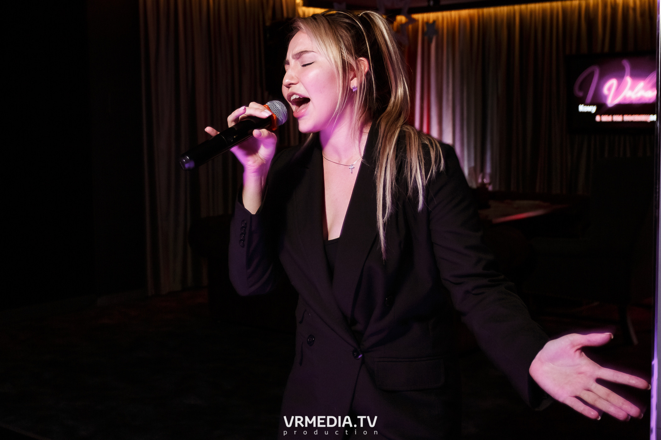 Выходные в караоке-баре «Volna»