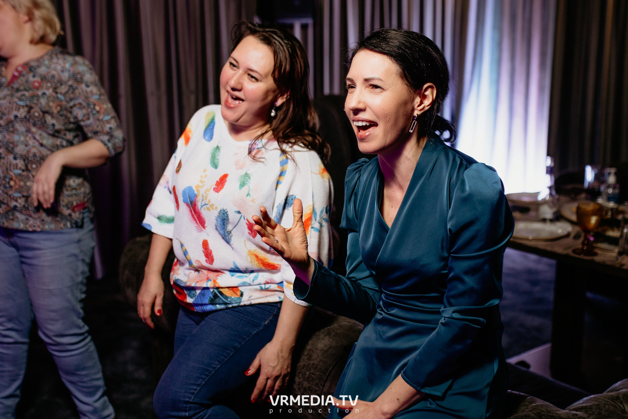 Международный женский день в караоке-баре «Volna»