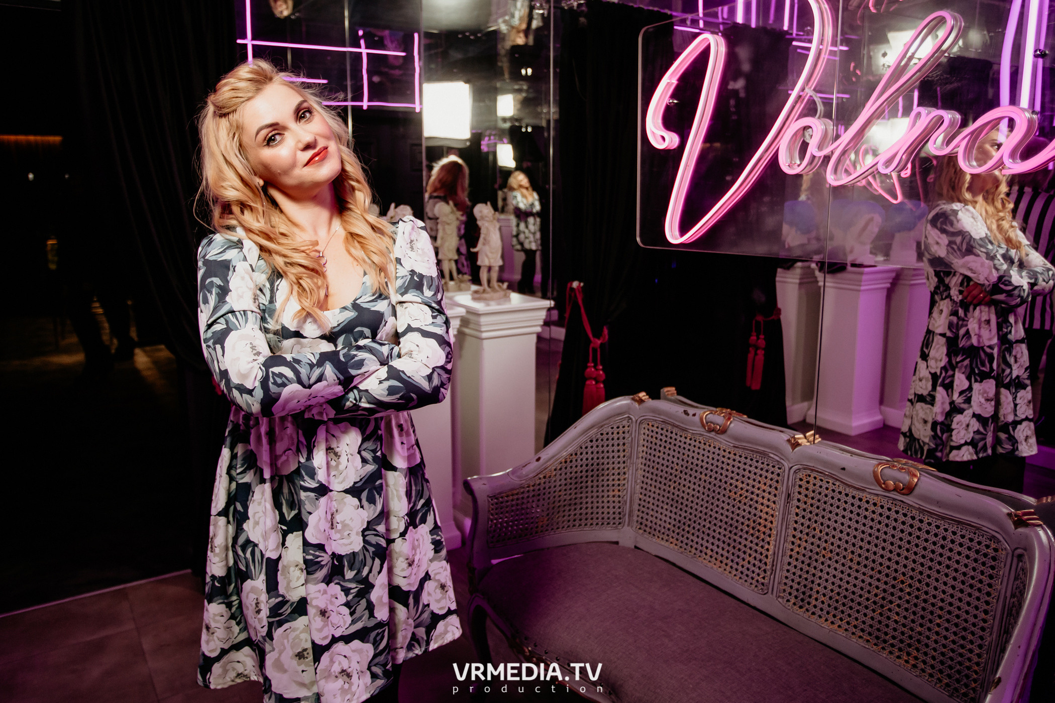 Международный женский день в караоке-баре «Volna»