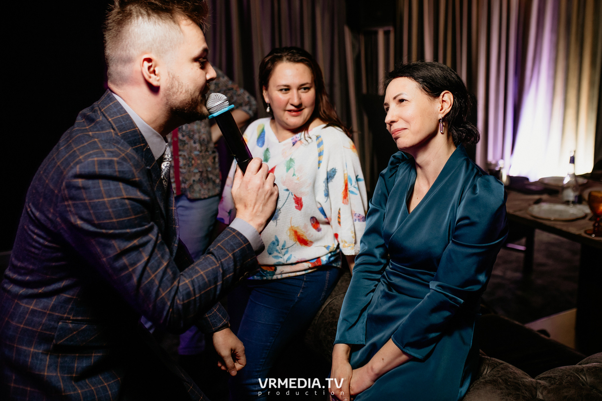 Международный женский день в караоке-баре «Volna»