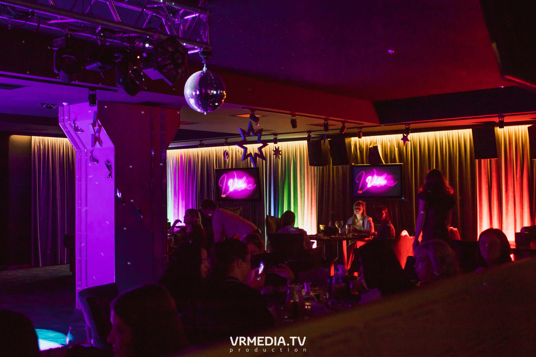 Международный женский день в караоке-баре «Volna»