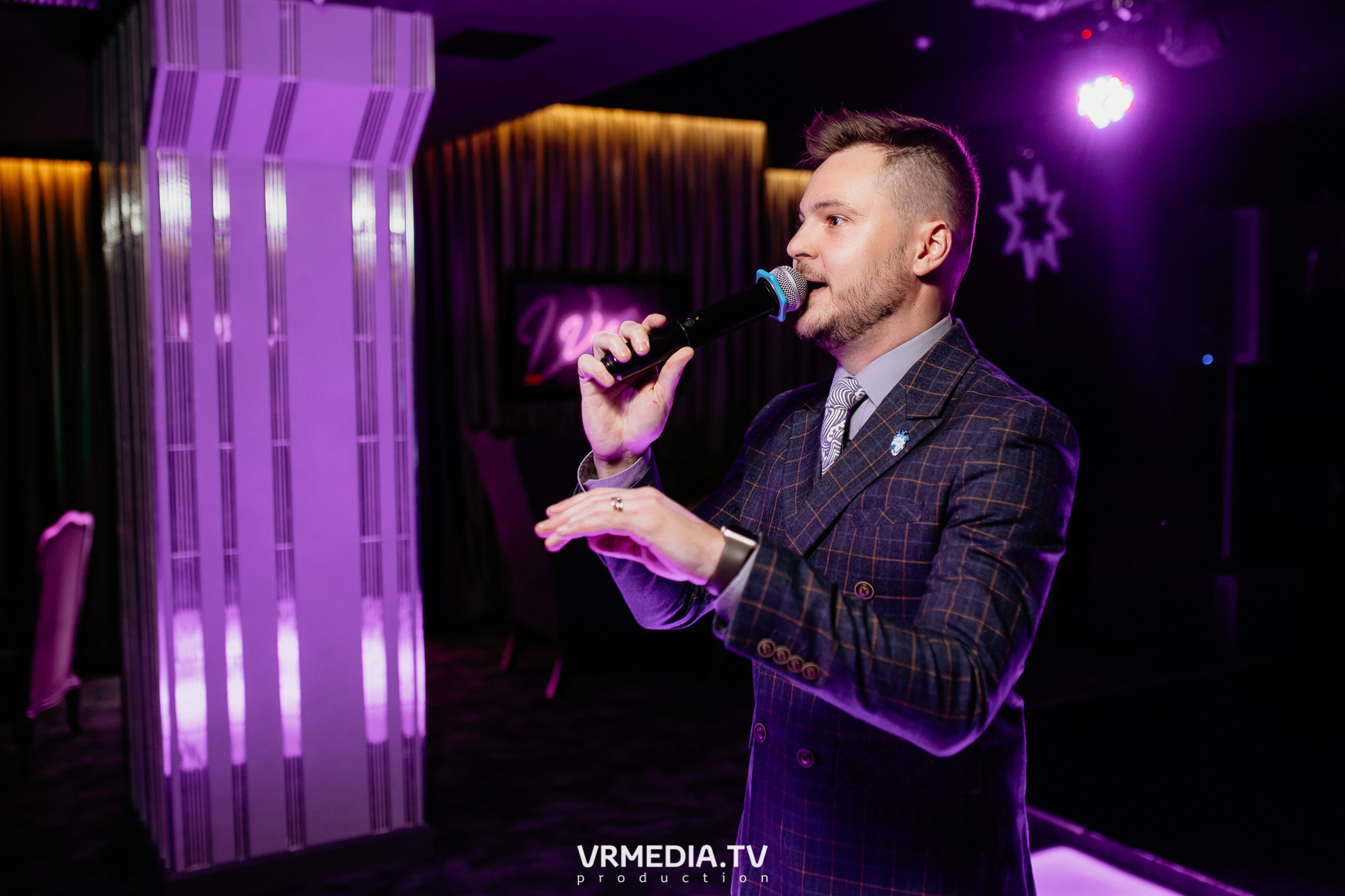 Международный женский день в караоке-баре «Volna»