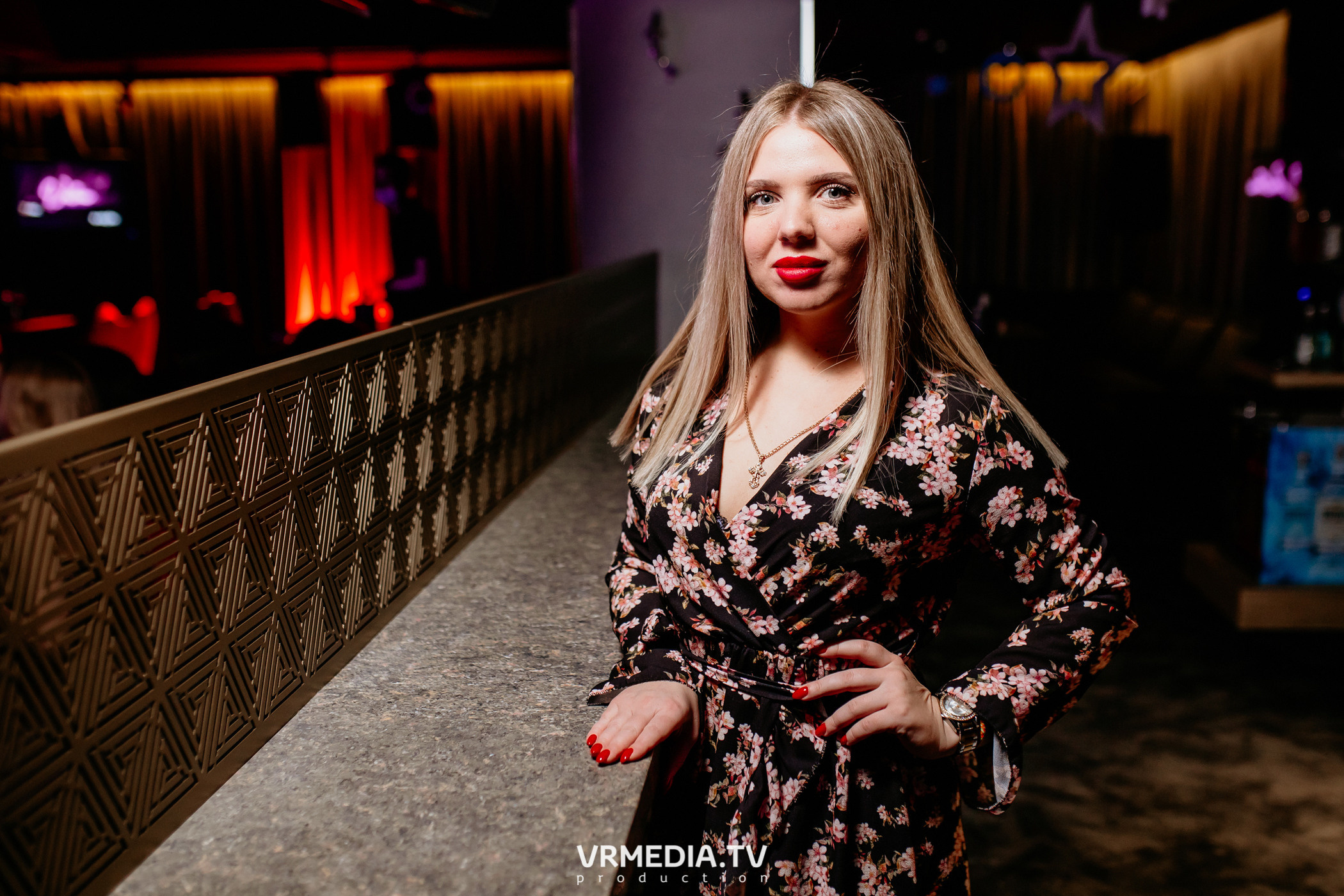 Международный женский день в караоке-баре «Volna»