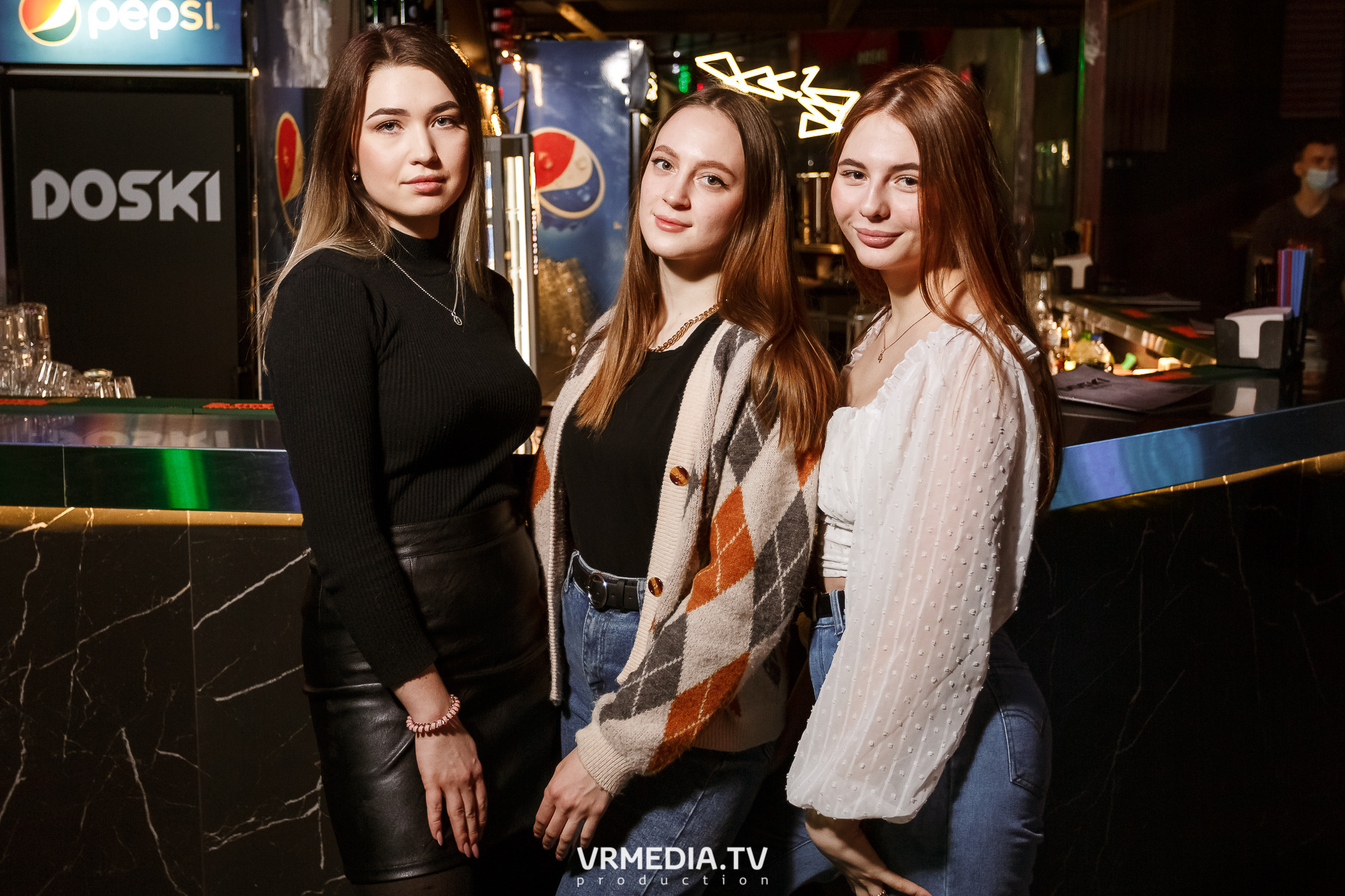 Выходные в баре «DOSKI»