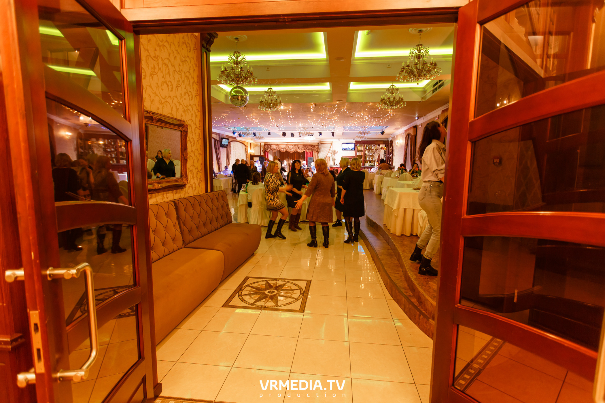 Международный женский день в ресторане «Лазурный Берег»