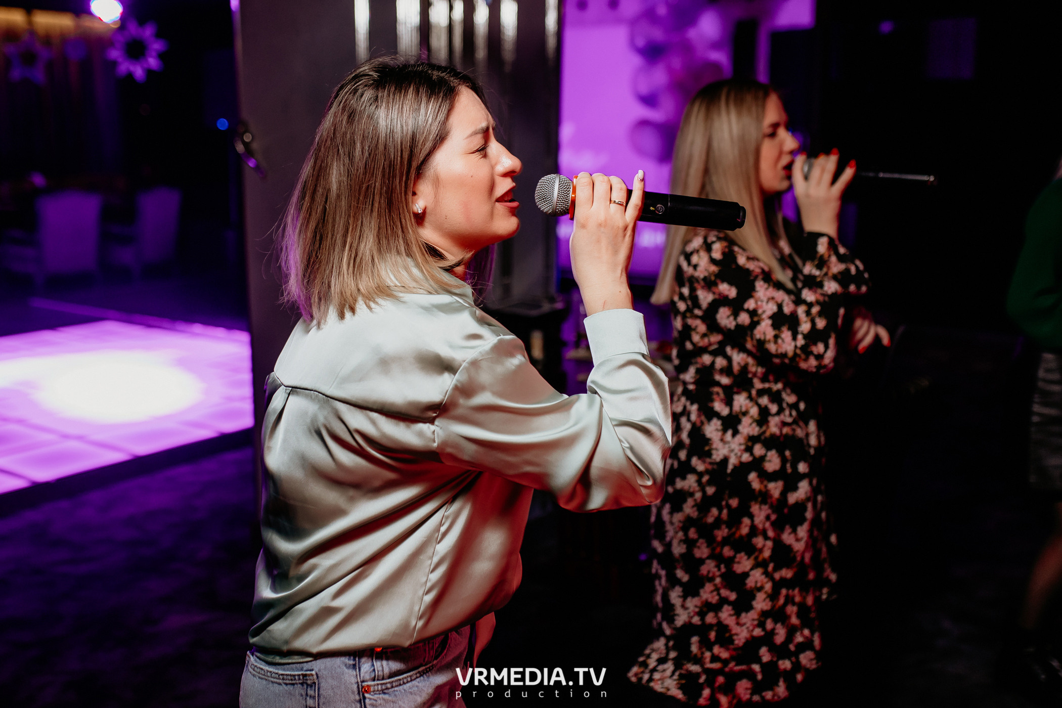 Международный женский день в караоке-баре «Volna»