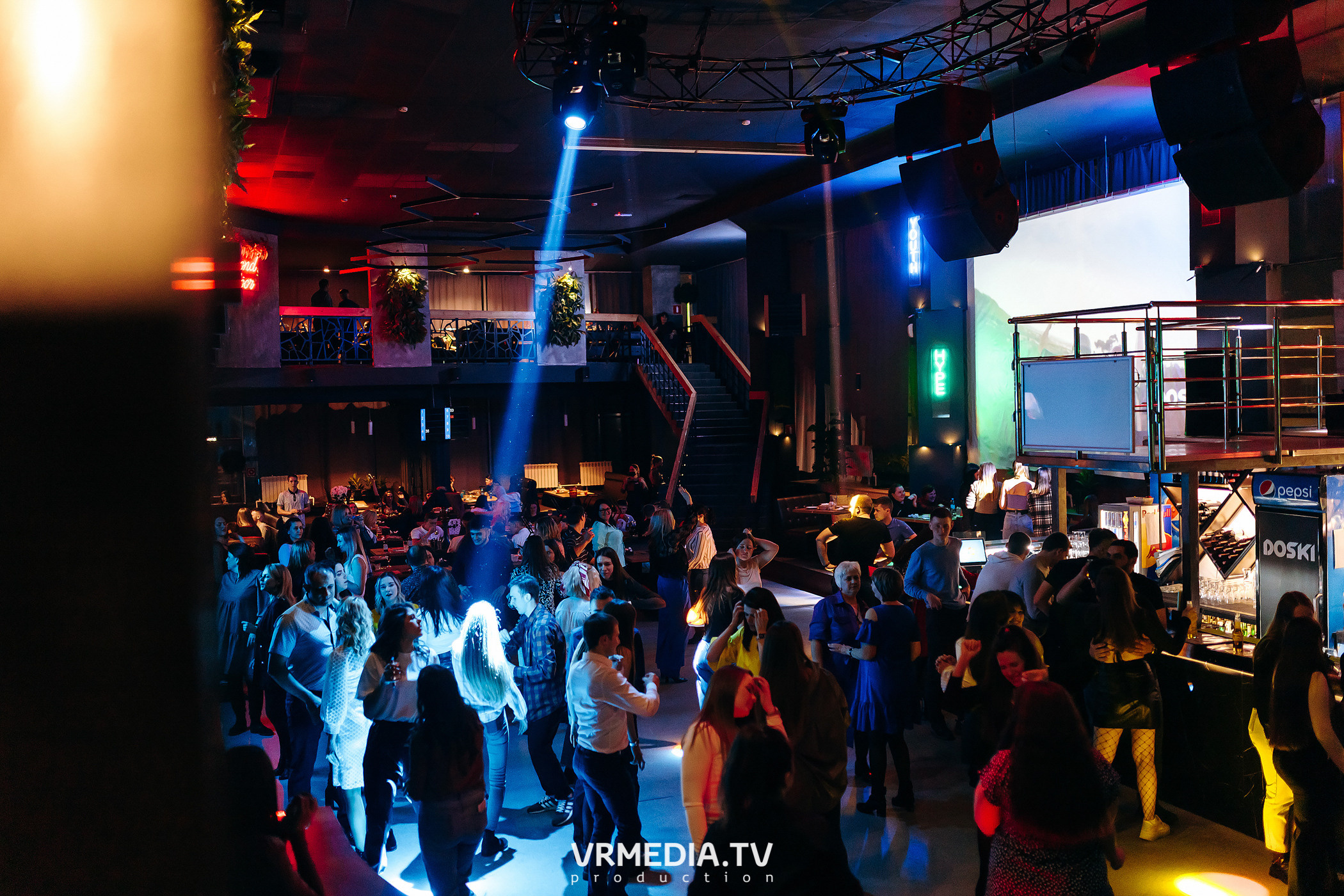 Выходные в баре «DOSKI»