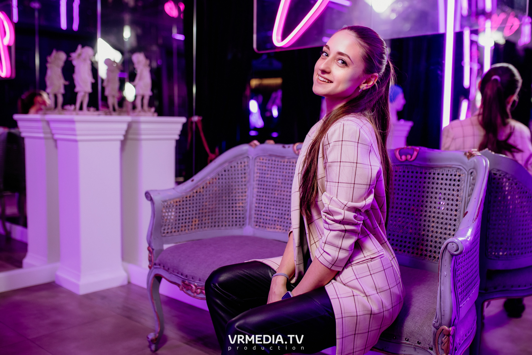 Международный женский день в караоке-баре «Volna»