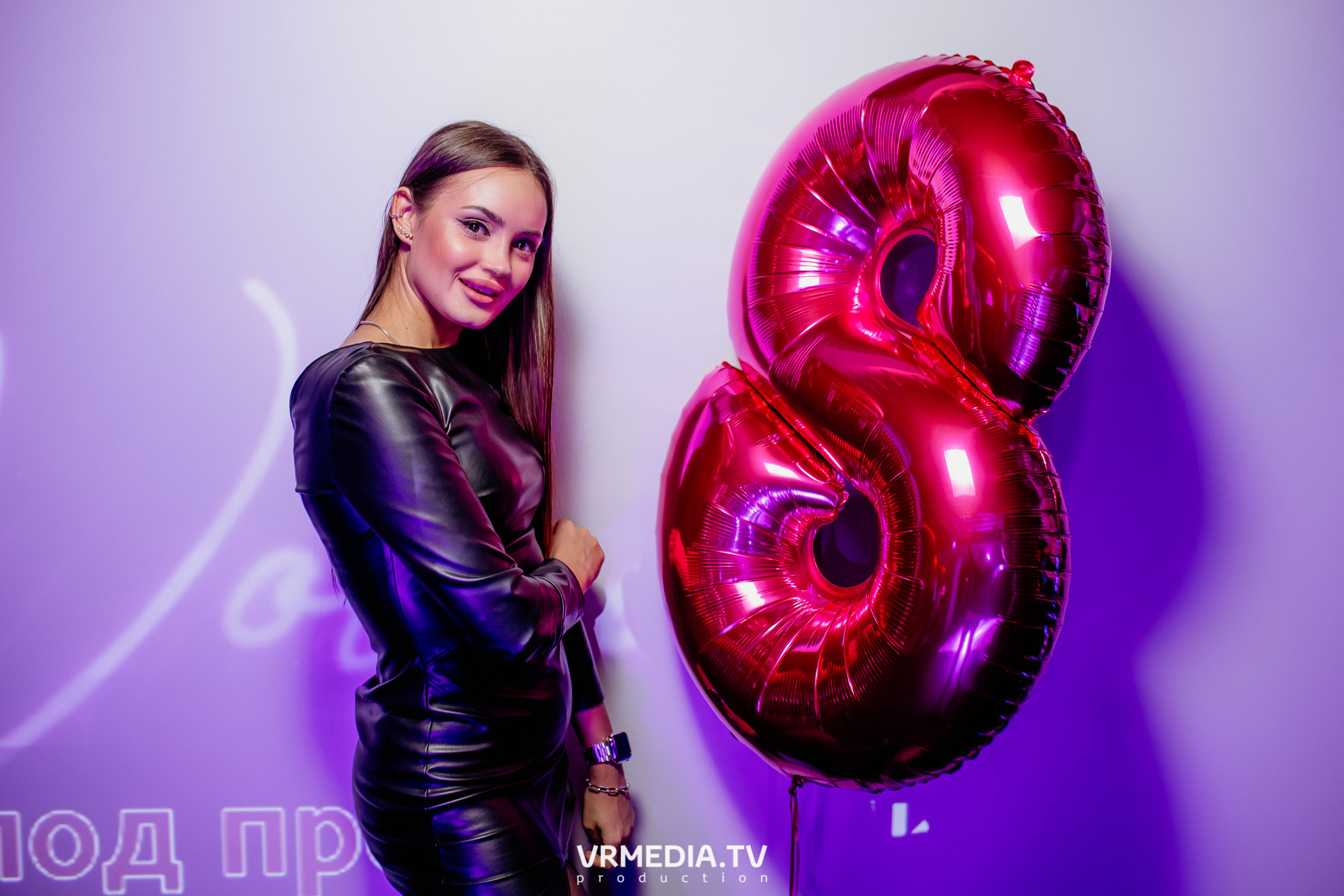 Международный женский день в караоке-баре «Volna»