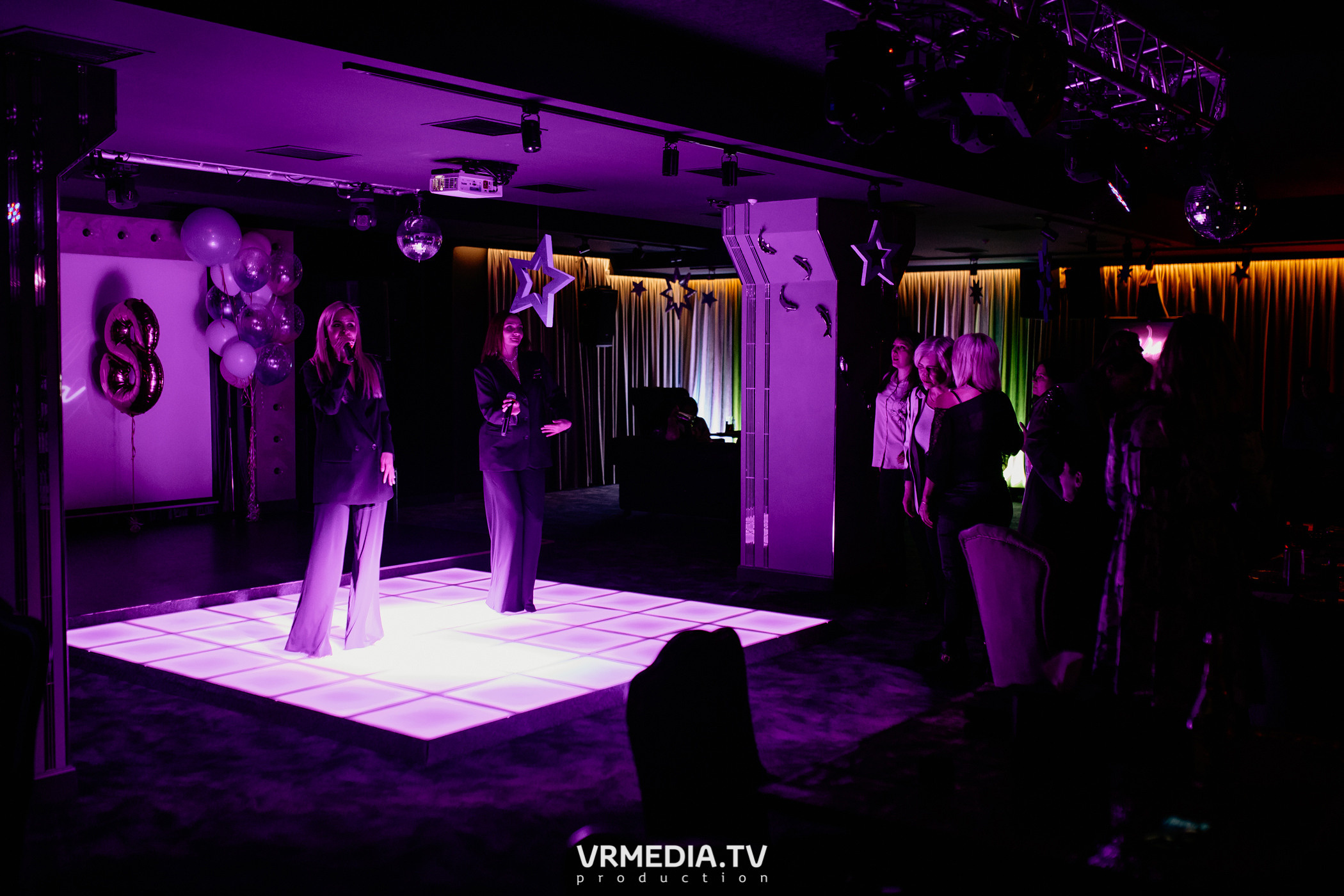 Международный женский день в караоке-баре «Volna»