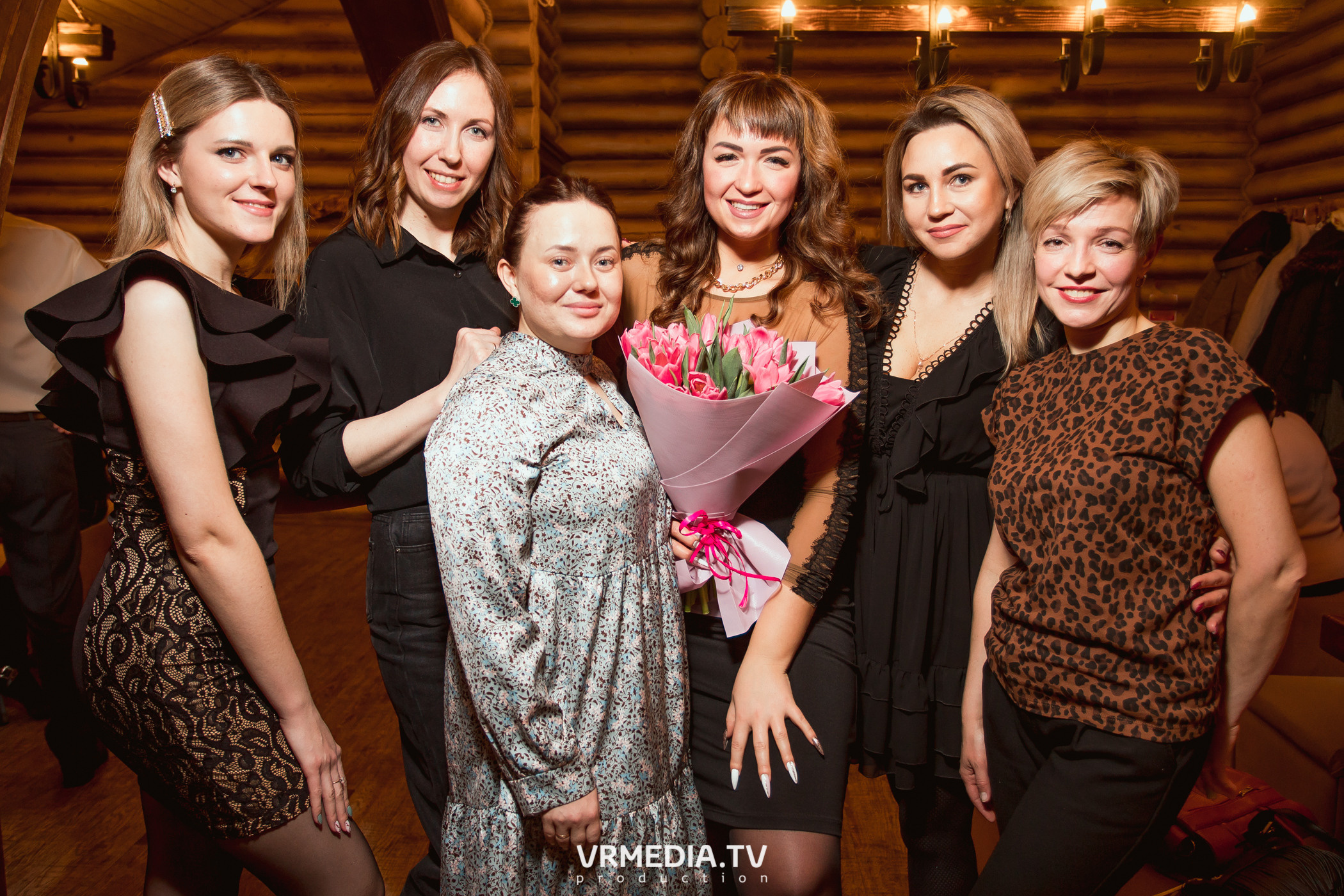 Международный женский день в караоке-баре «Volna»