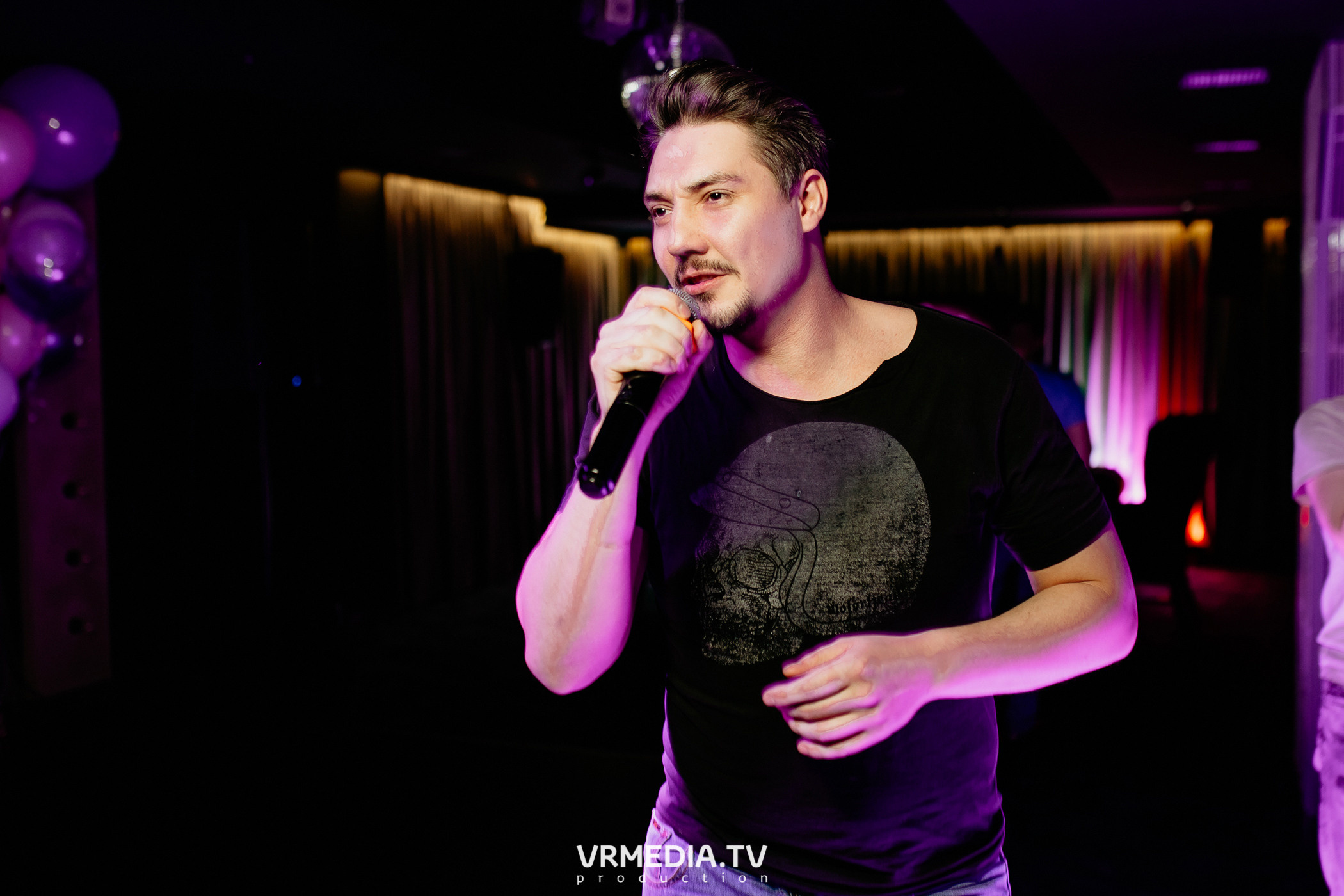 Международный женский день в караоке-баре «Volna»