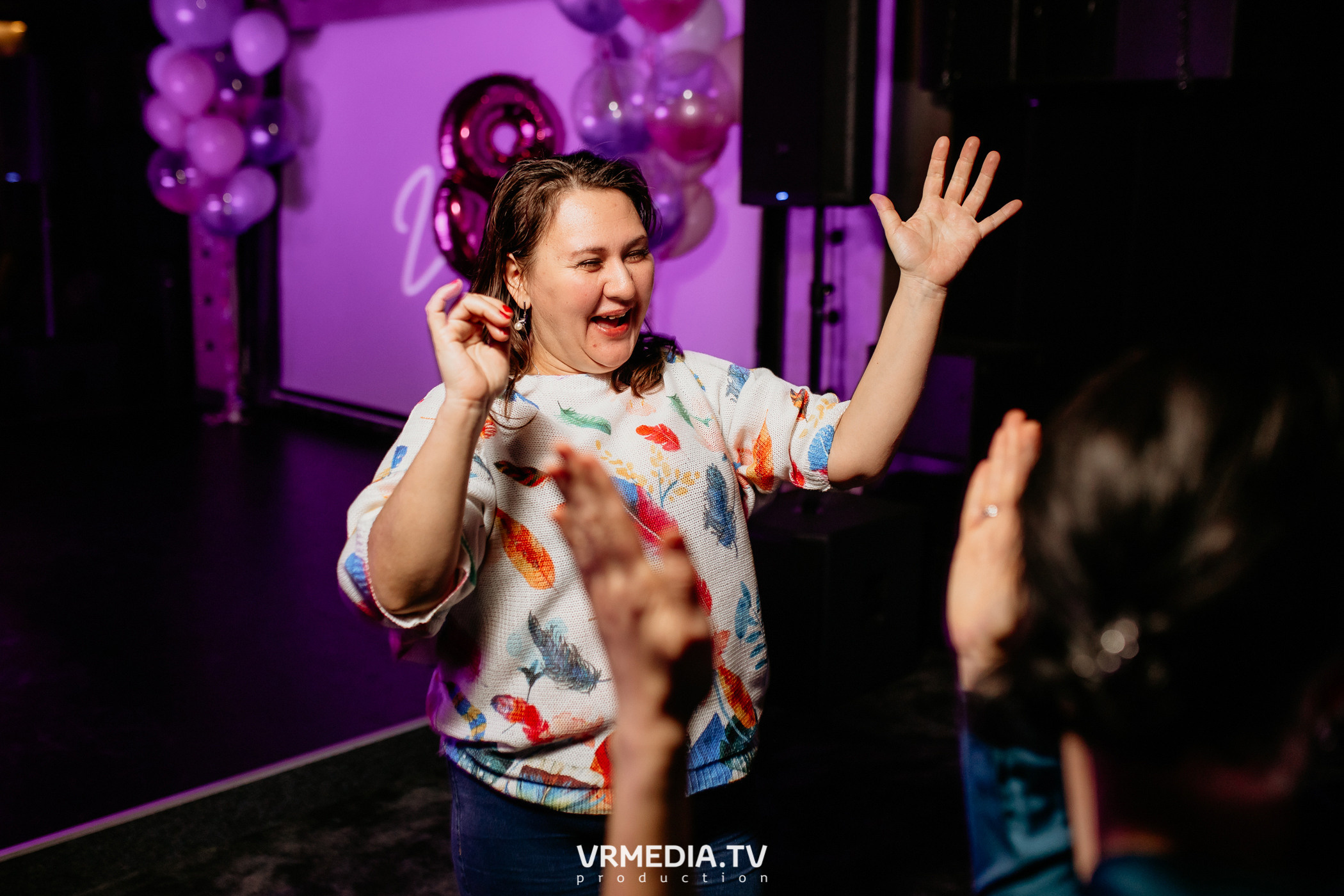 Международный женский день в караоке-баре «Volna»