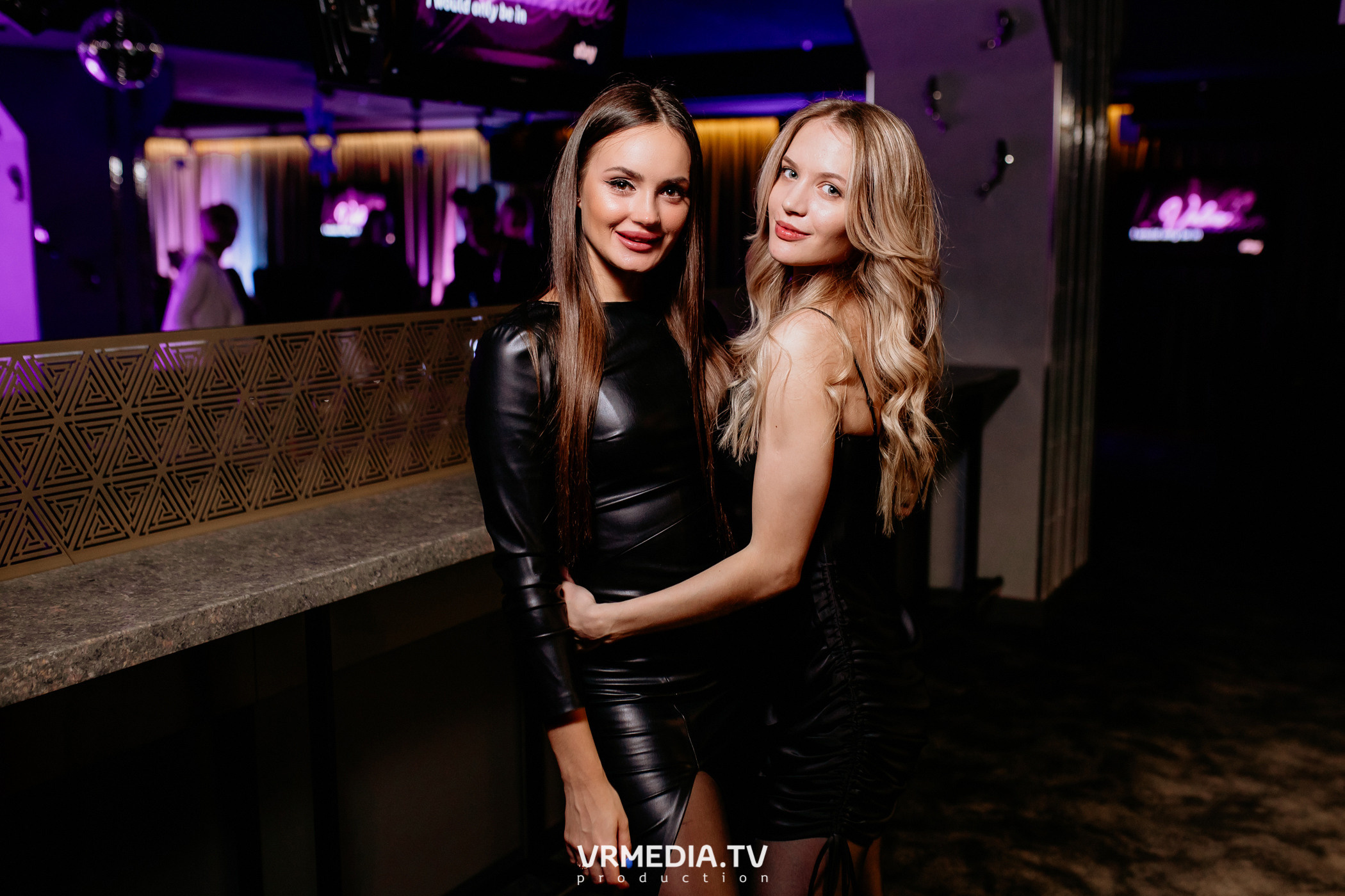 Международный женский день в караоке-баре «Volna»