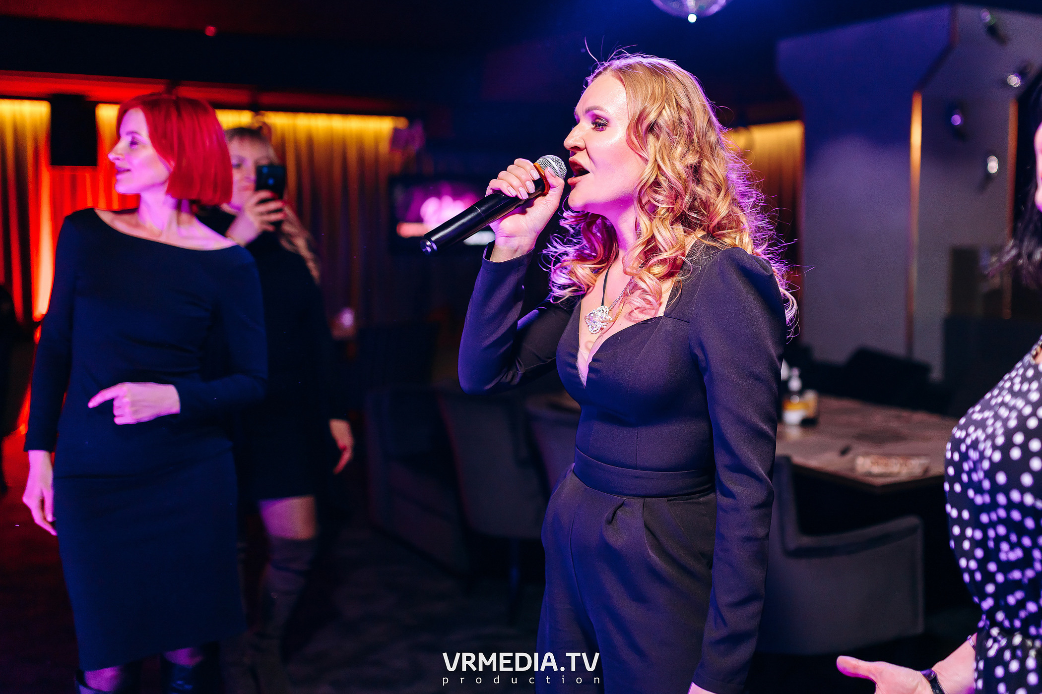 Выходные в караоке-баре «Volna»