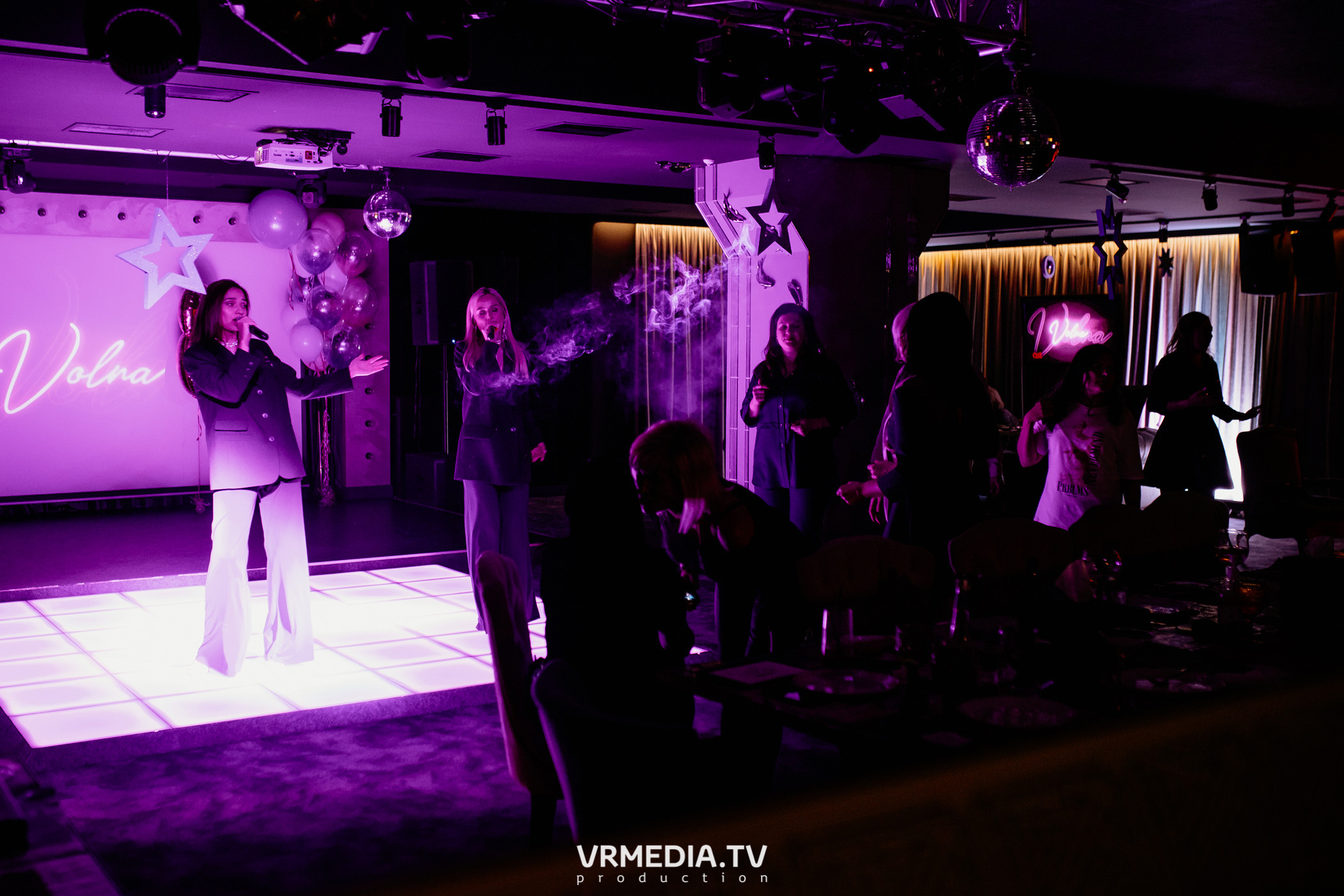 Международный женский день в караоке-баре «Volna»