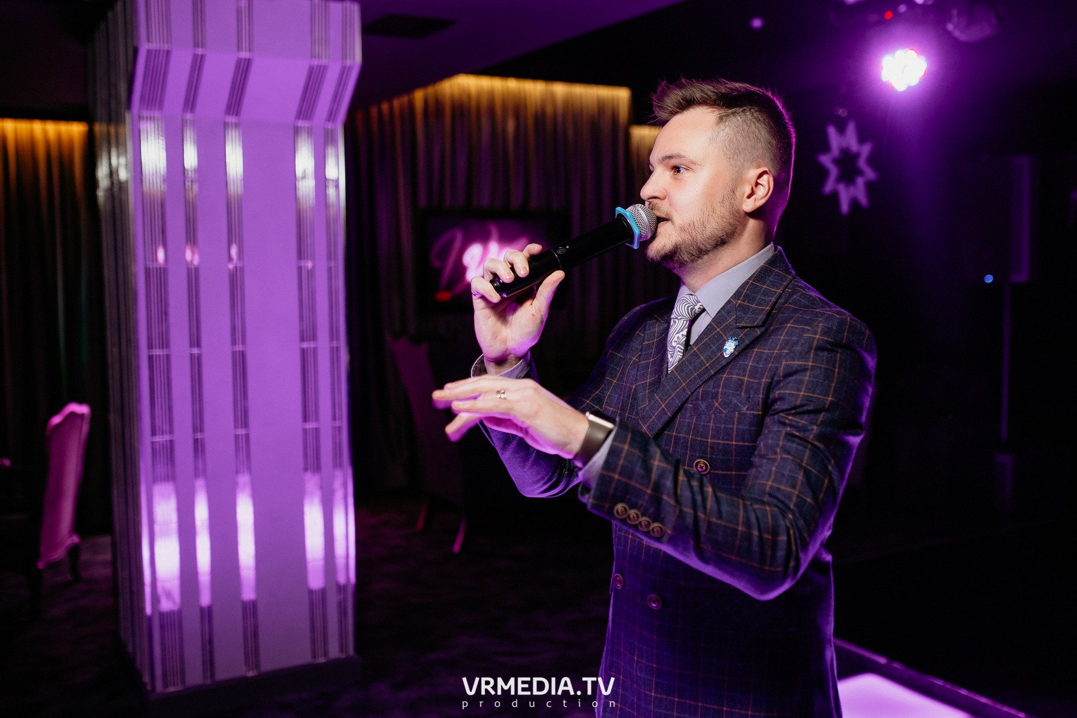 Международный женский день в караоке-баре «Volna»