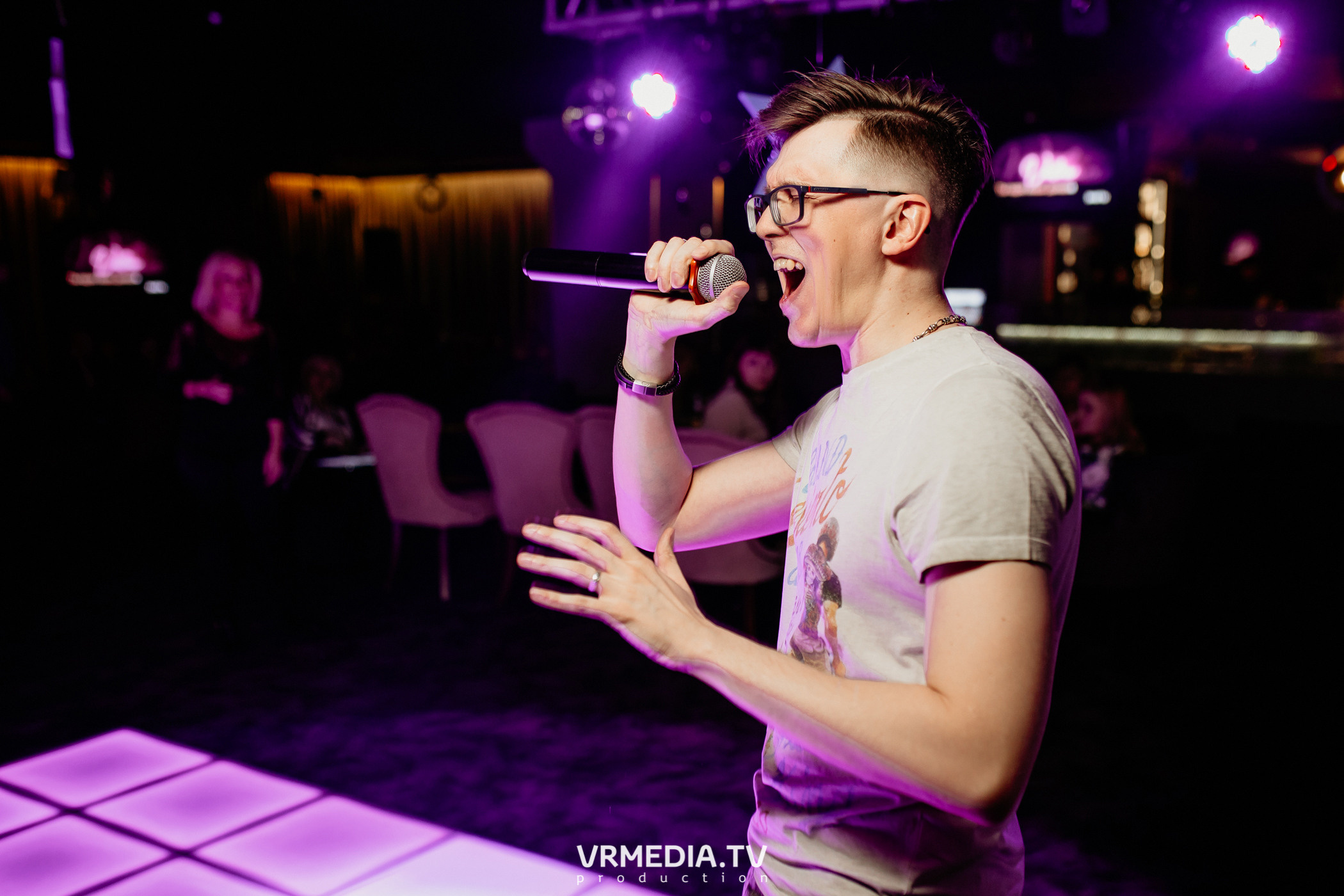 Международный женский день в караоке-баре «Volna»