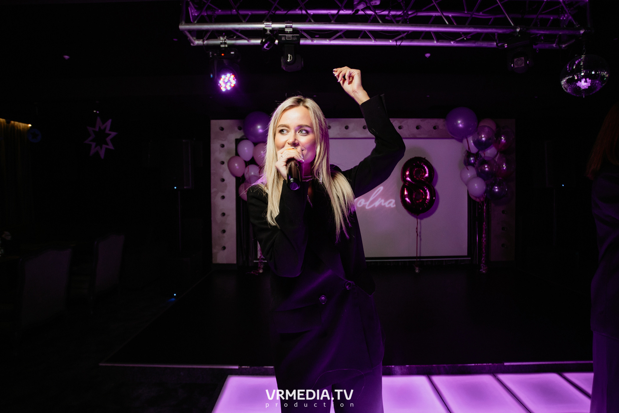 Международный женский день в караоке-баре «Volna»