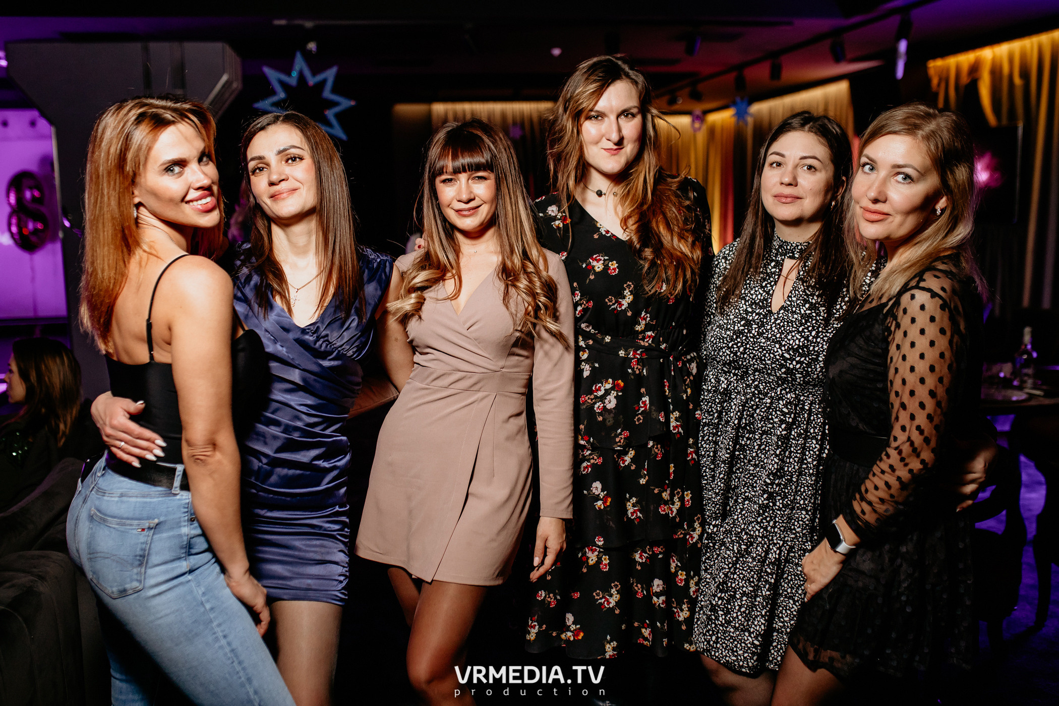 Международный женский день в караоке-баре «Volna»