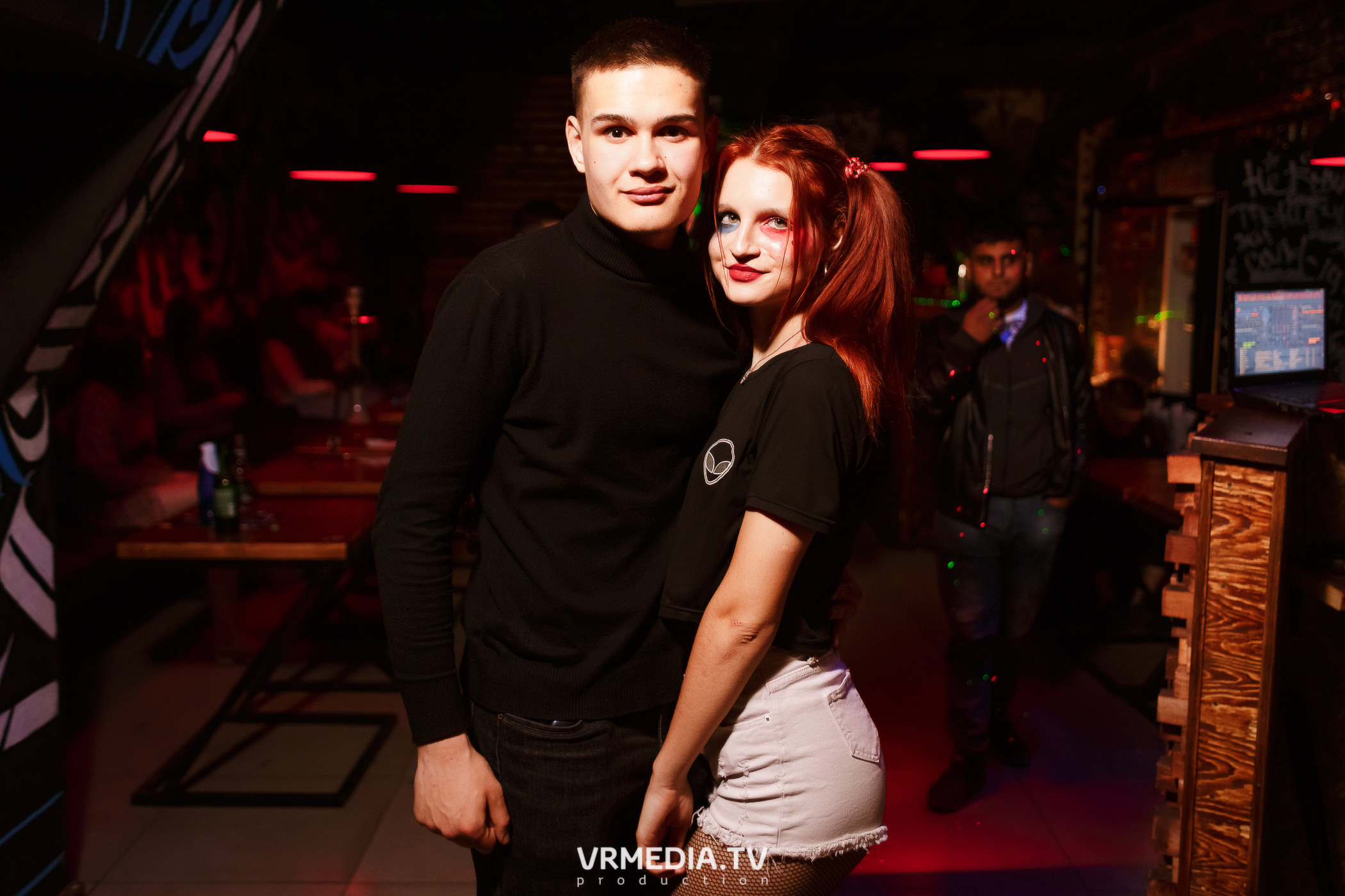 Выходные в баре «Глотай»