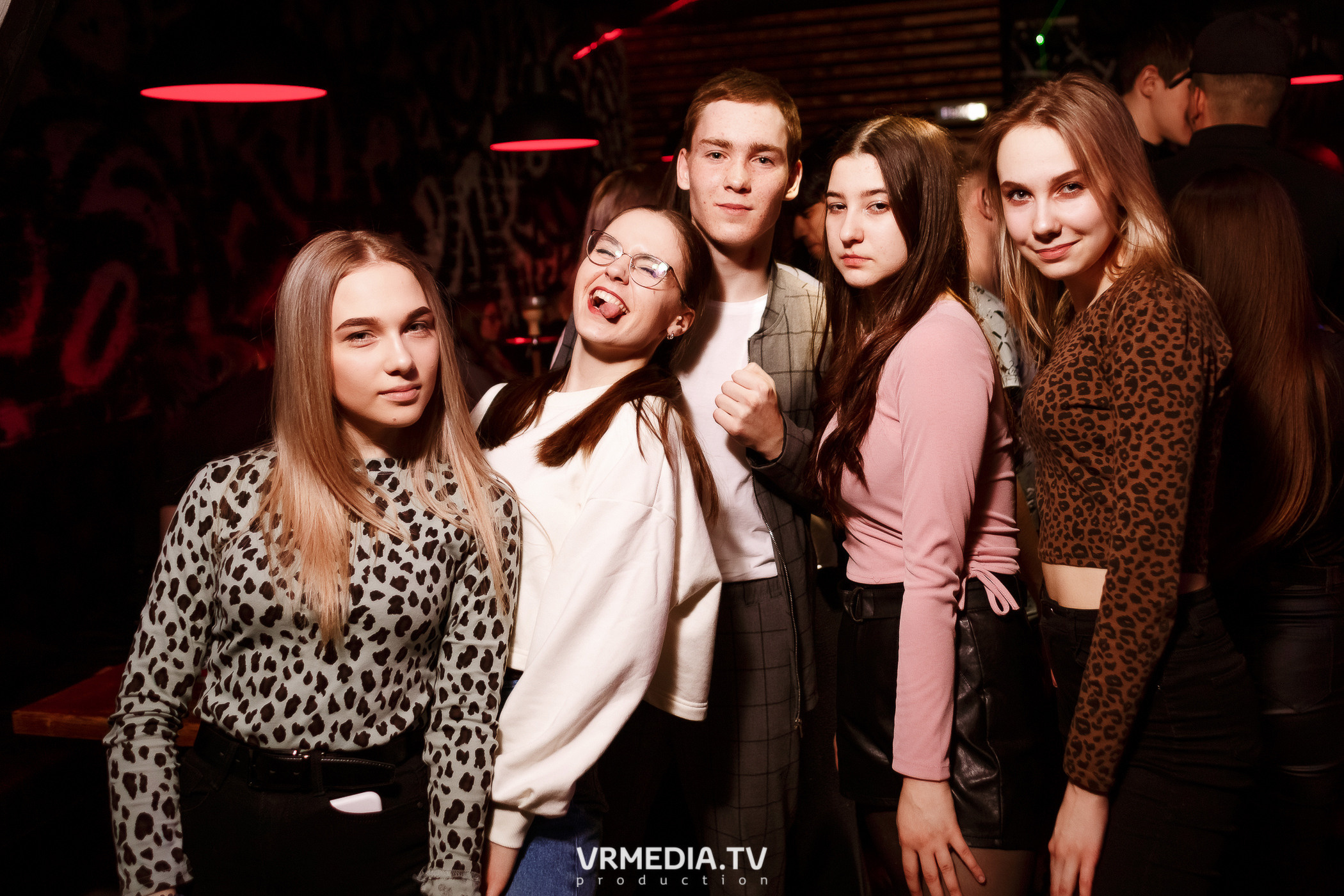 Выходные в баре «Глотай»