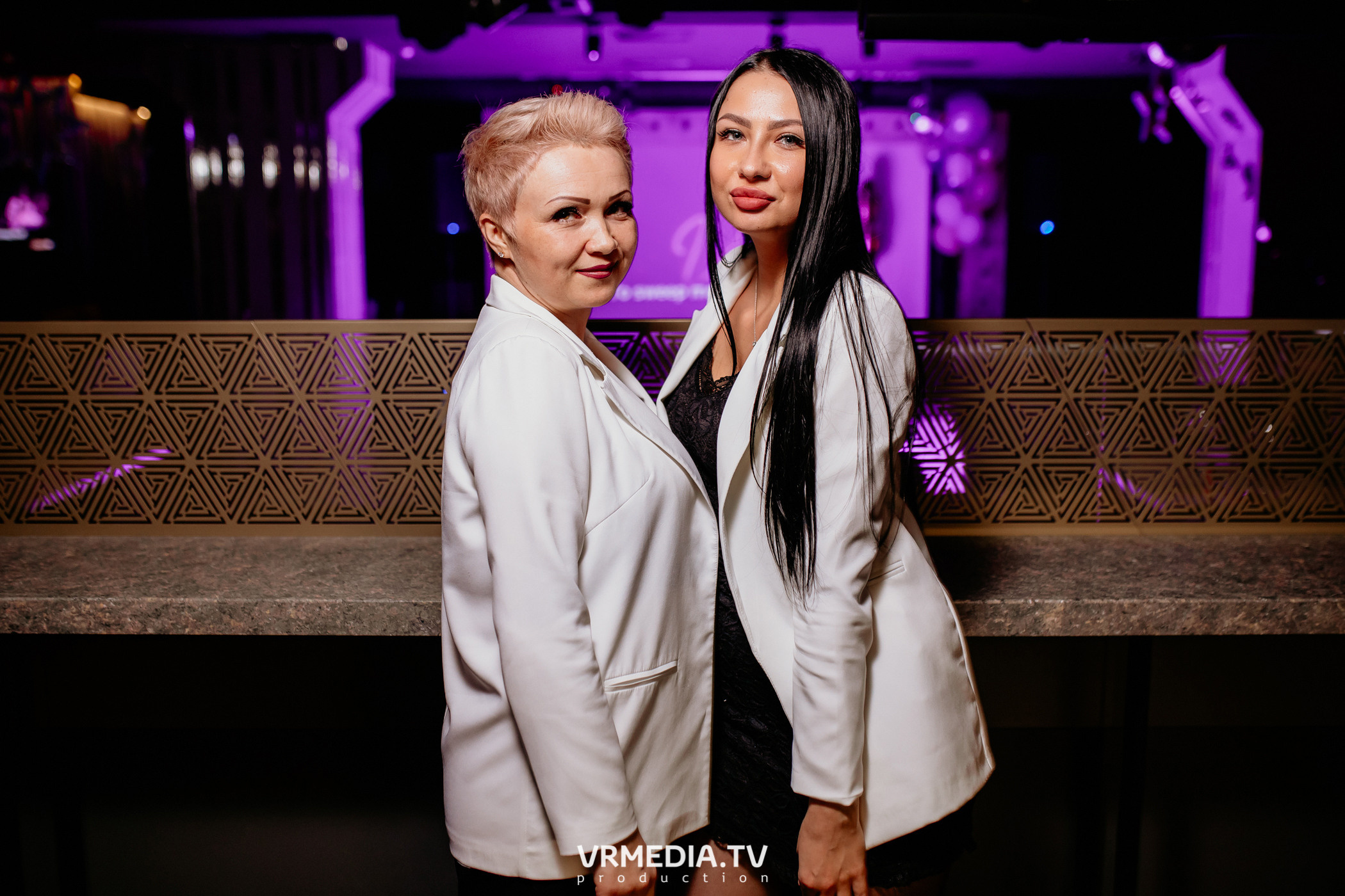 Международный женский день в караоке-баре «Volna»