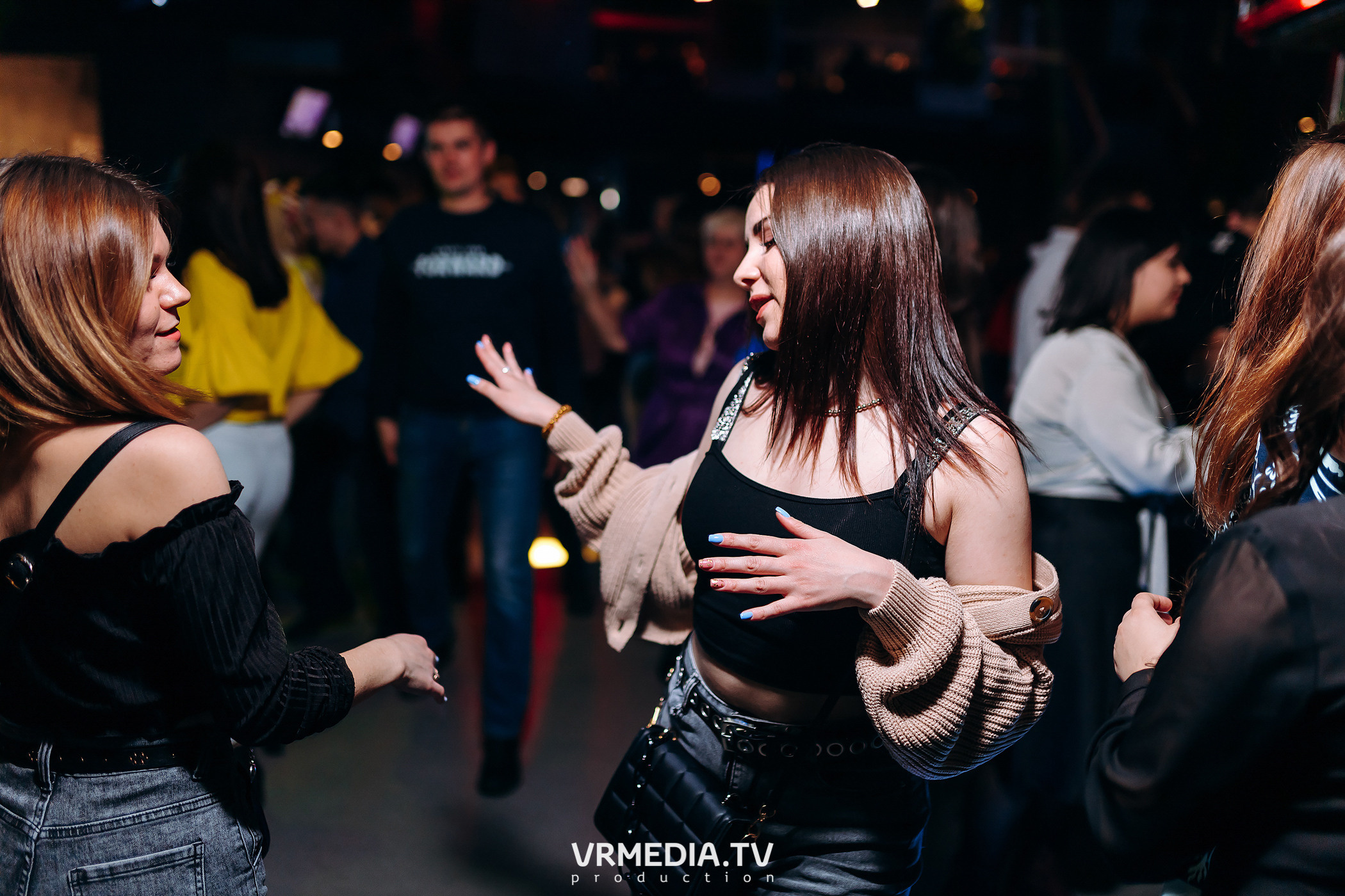 Выходные в баре «DOSKI»