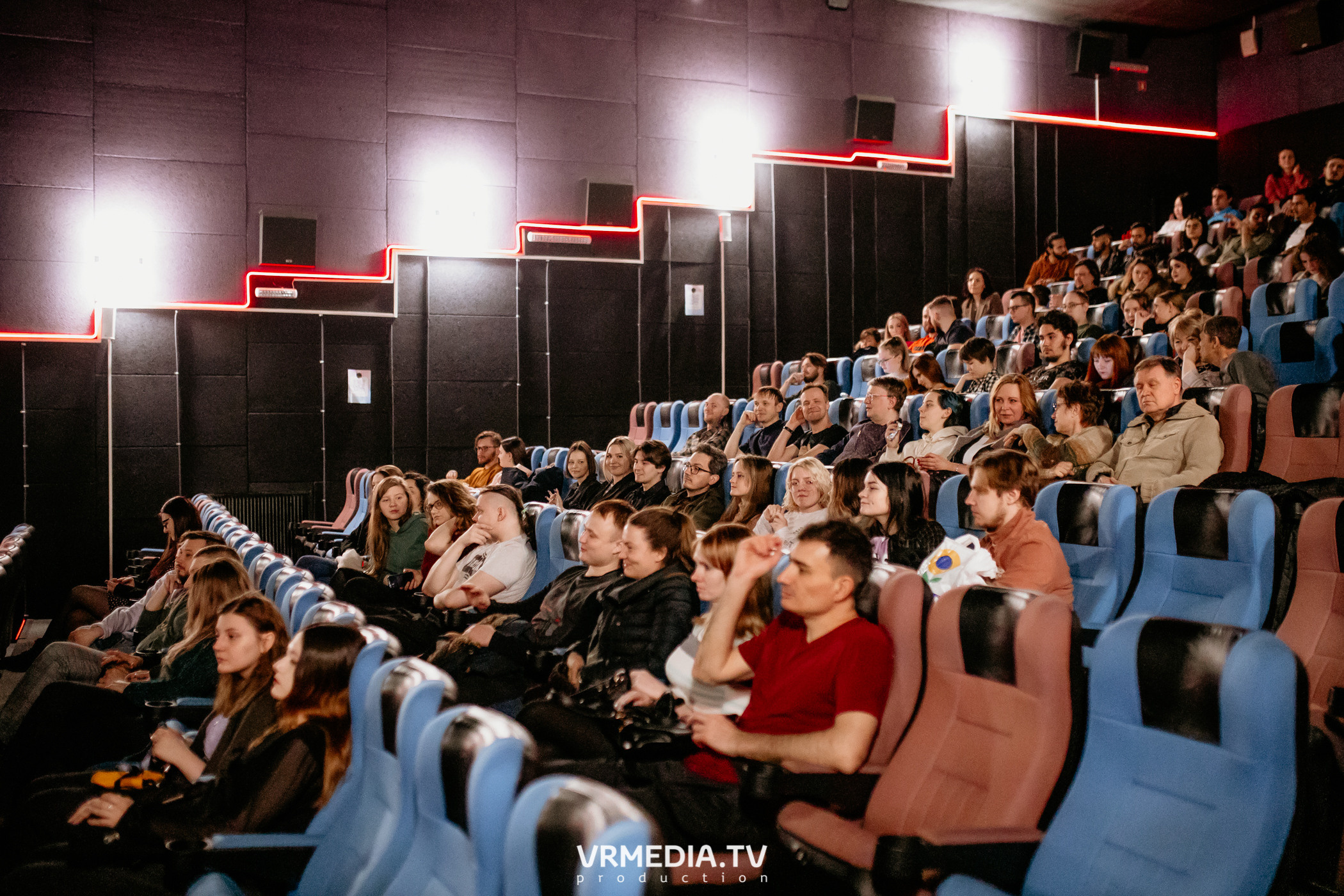 Премьера кемеровского художественного фильма «Чёрное эхо» в кинотеатре