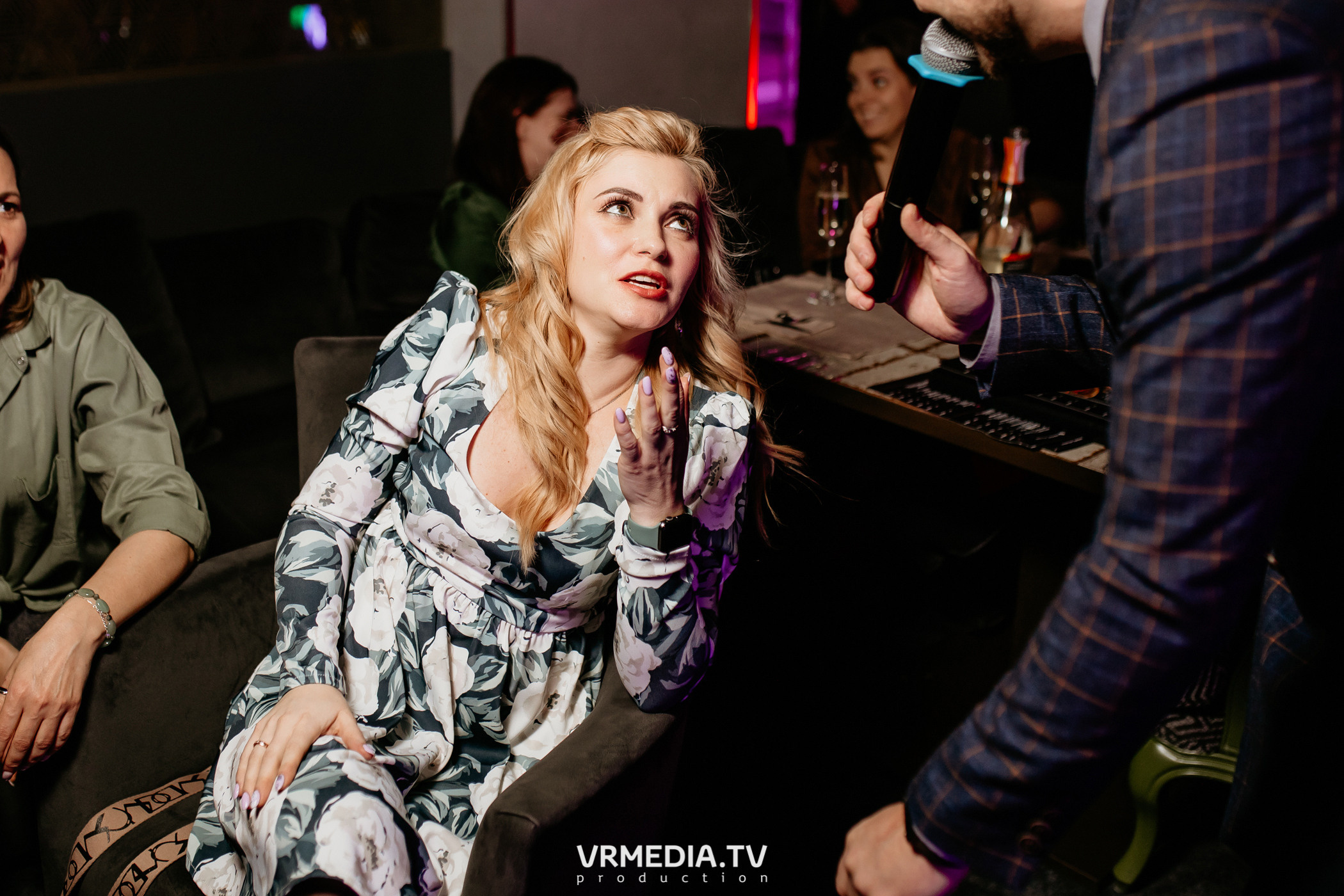 Международный женский день в караоке-баре «Volna»