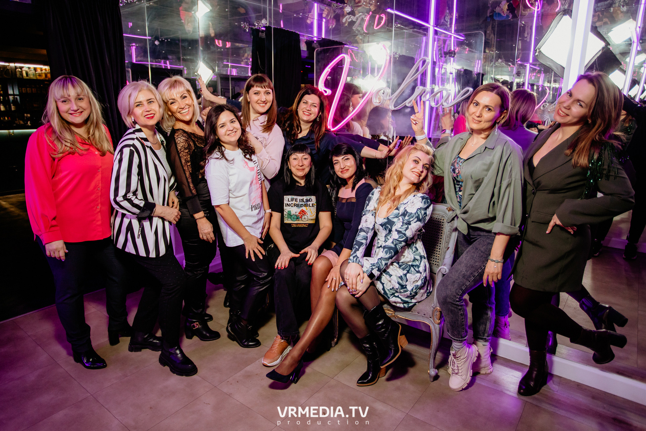 Международный женский день в караоке-баре «Volna»