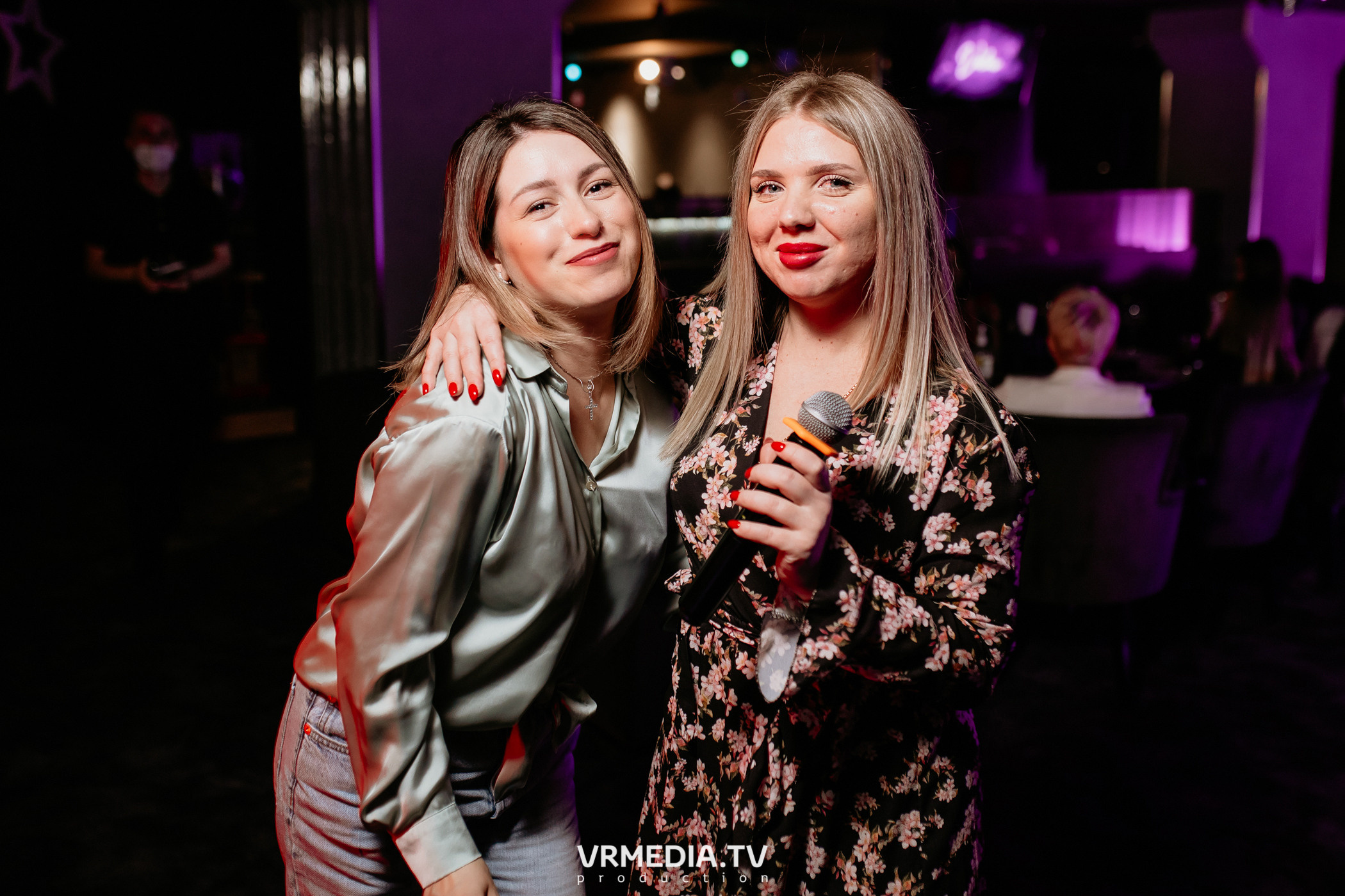 Международный женский день в караоке-баре «Volna»