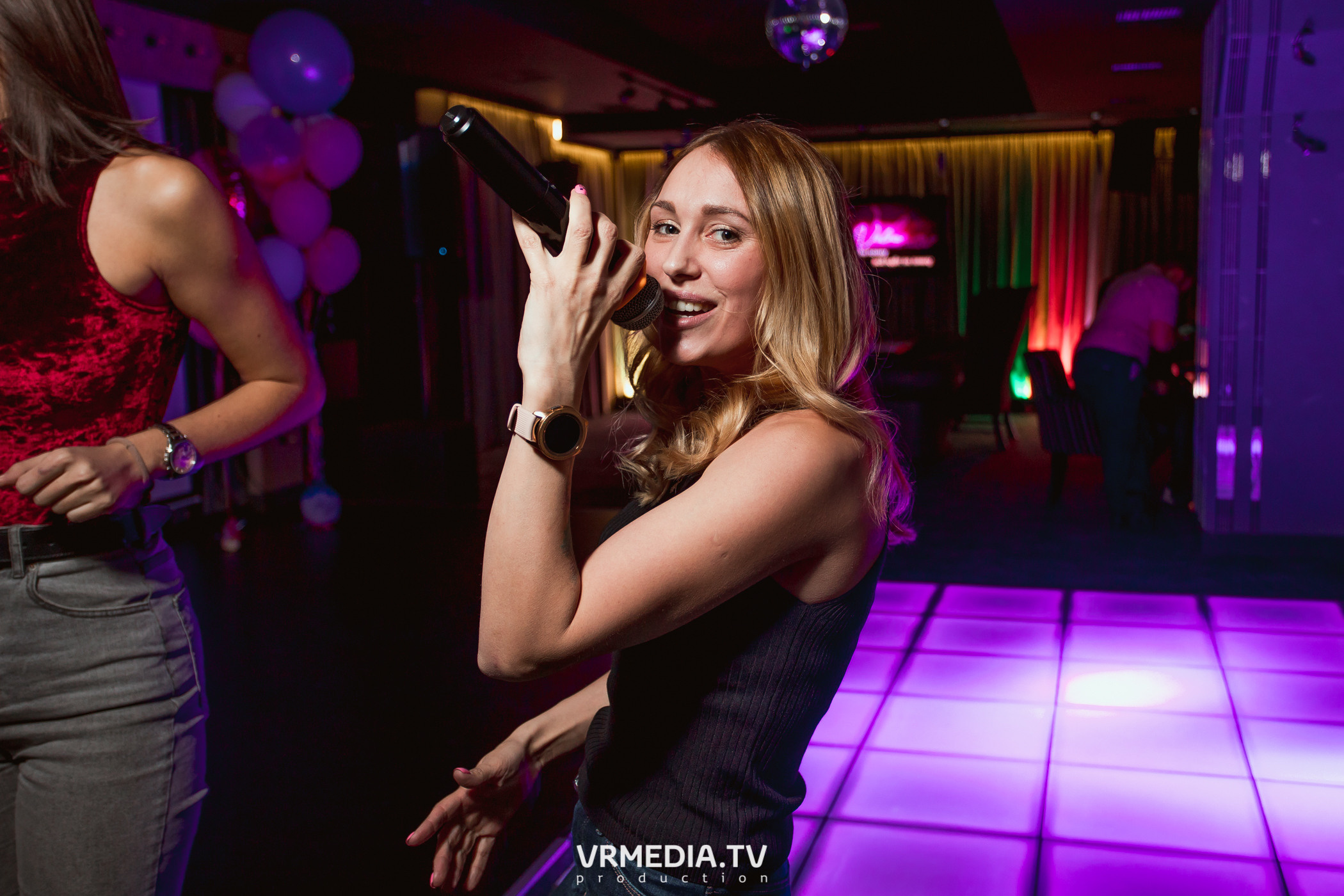 Международный женский день в караоке-баре «Volna»