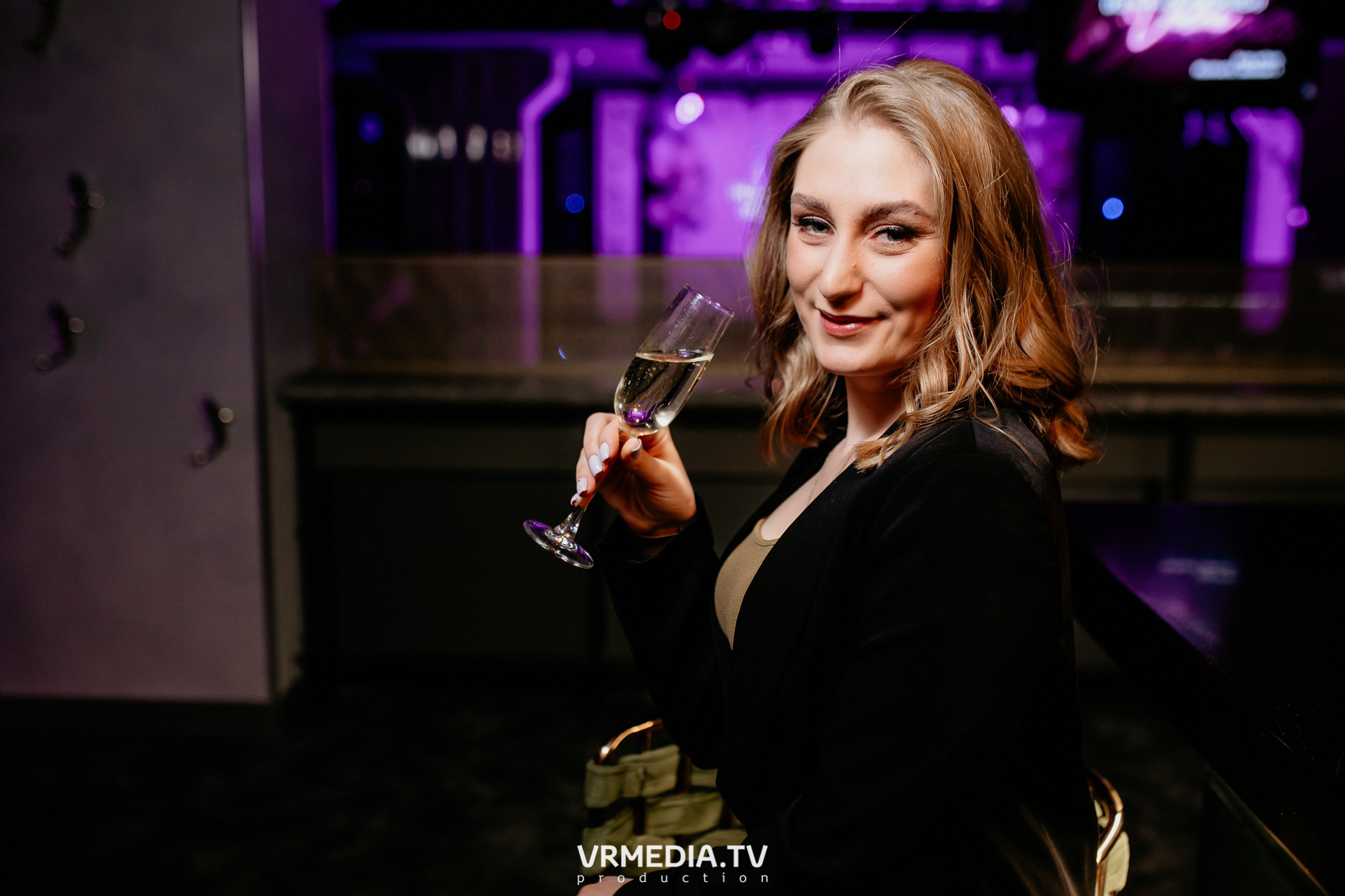 Международный женский день в караоке-баре «Volna»