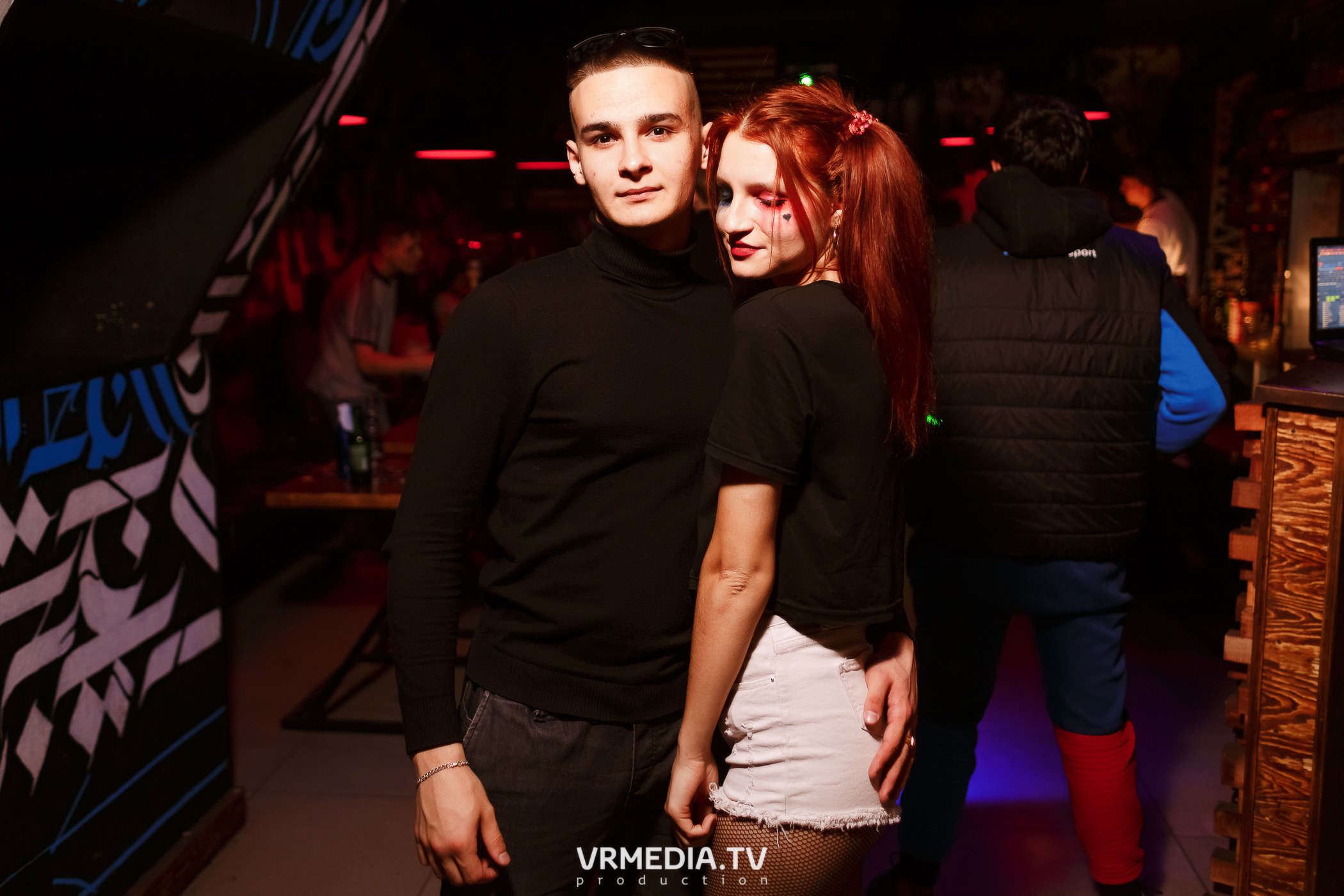 Выходные в баре «Глотай»